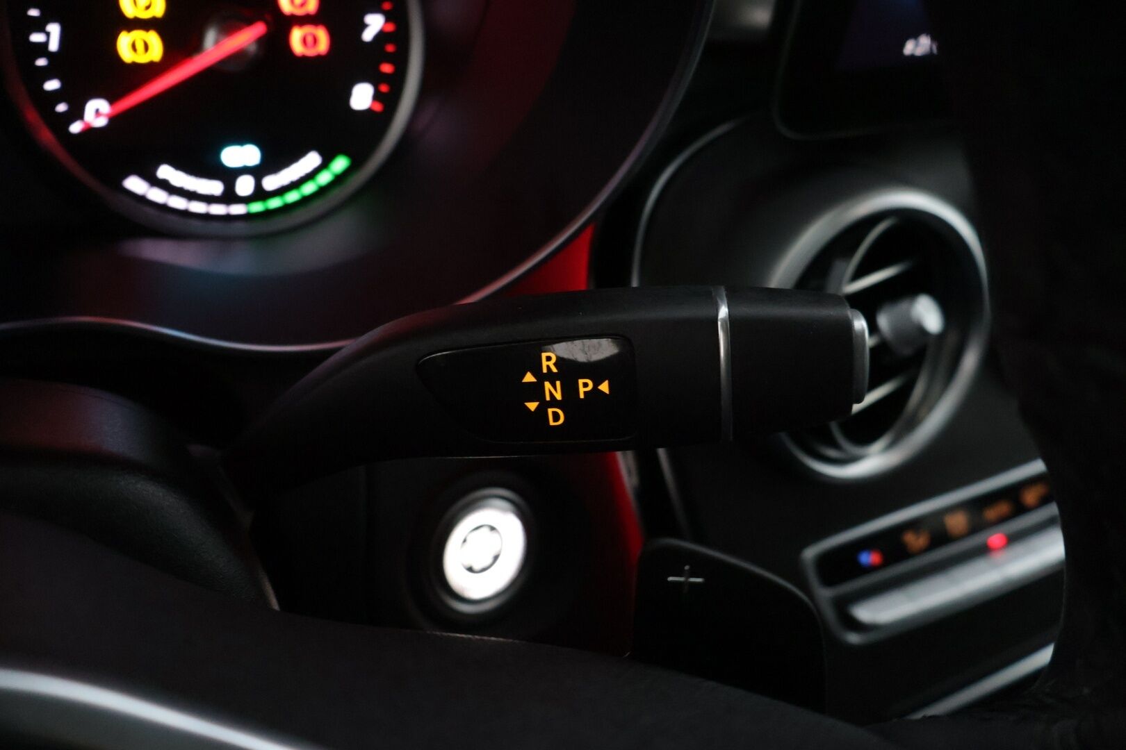 MERCEDES-BENZ GLC 2020 300 e 4MATIC A Business EQ Power * Distronic+ / Panorama / P-kamera / Sporttipenkit / LED High Perf. / Navi / Apple&Android * - Kovilla varusteilla / ACC / Hyvin Huollettu - HULLU BLACKWEEK KORKOTARJOUS 2,49%