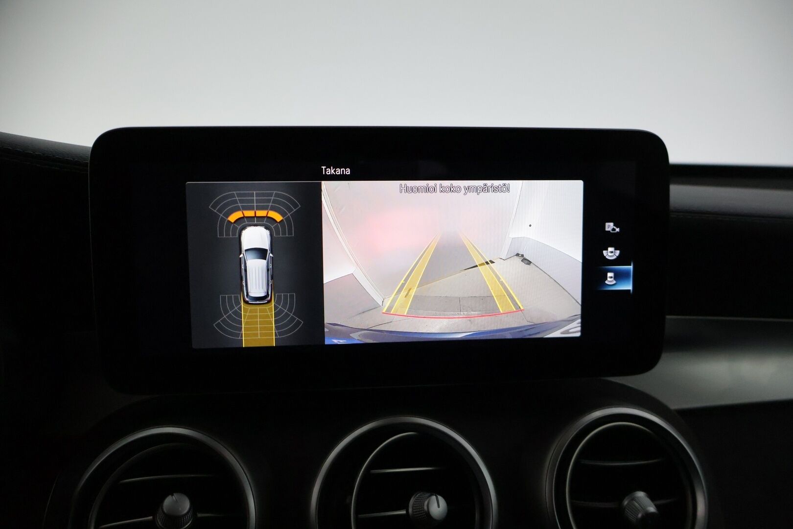 MERCEDES-BENZ GLC 2020 300 e 4MATIC A Business EQ Power * Distronic+ / Panorama / P-kamera / Sporttipenkit / LED High Perf. / Navi / Apple&Android * - Kovilla varusteilla / ACC / Hyvin Huollettu