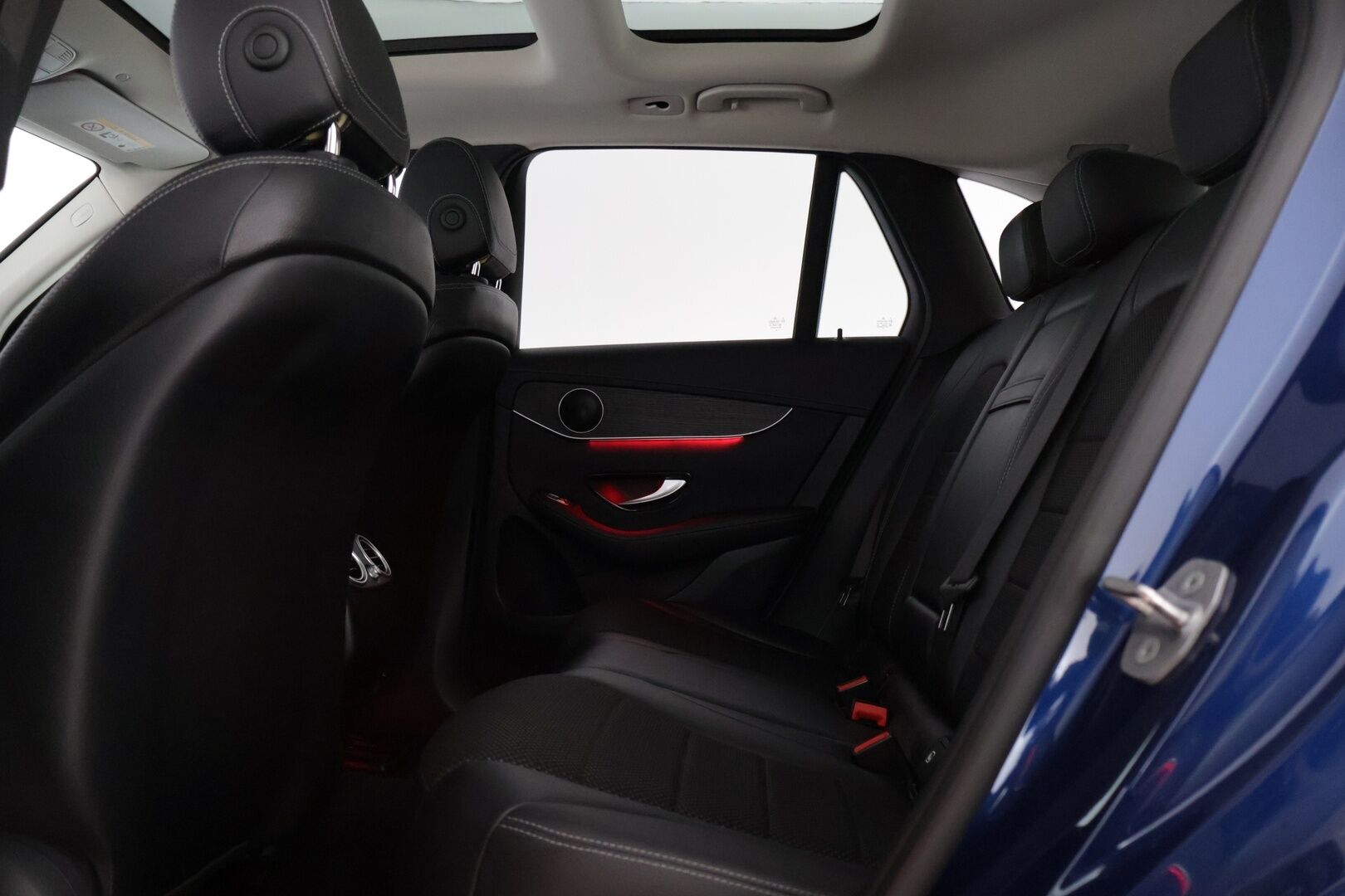 MERCEDES-BENZ GLC 2020 300 e 4MATIC A Business EQ Power * Distronic+ / Panorama / P-kamera / Sporttipenkit / LED High Perf. / Navi / Apple&Android * - Kovilla varusteilla / ACC / Hyvin Huollettu