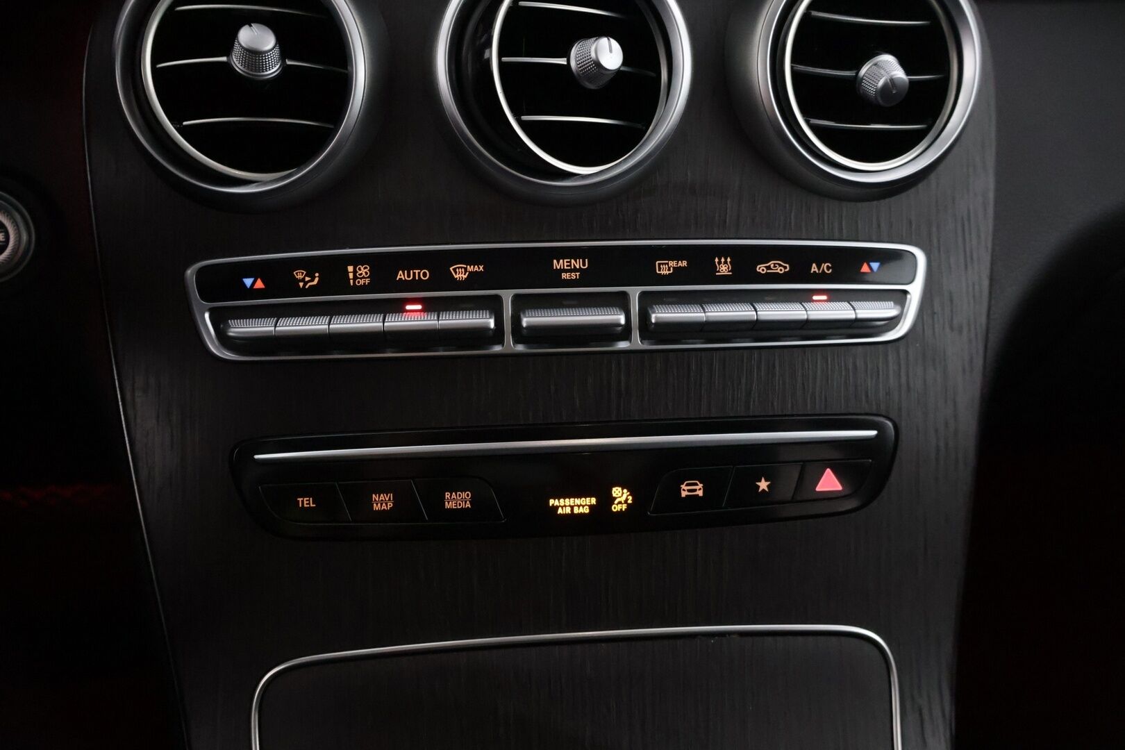 MERCEDES-BENZ GLC 2020 300 e 4MATIC A Business EQ Power * Distronic+ / Panorama / P-kamera / Sporttipenkit / LED High Perf. / Navi / Apple&Android * - Kovilla varusteilla / ACC / Hyvin Huollettu - HULLU BLACKWEEK KORKOTARJOUS 2,49%