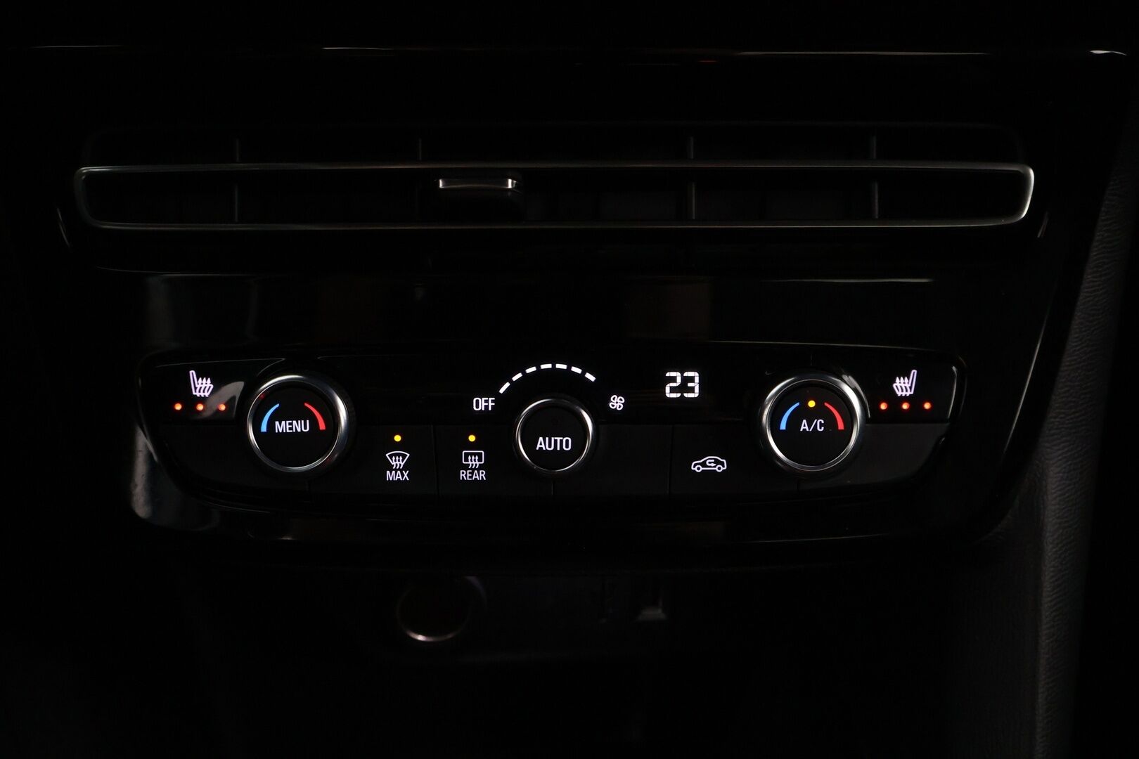 Opel Mokka-e 2023 GS Ultimate 136 automaatti - Digimittari / 360-Kamera / LED / Navigointi / Vakkari / Siisti Yksilö!