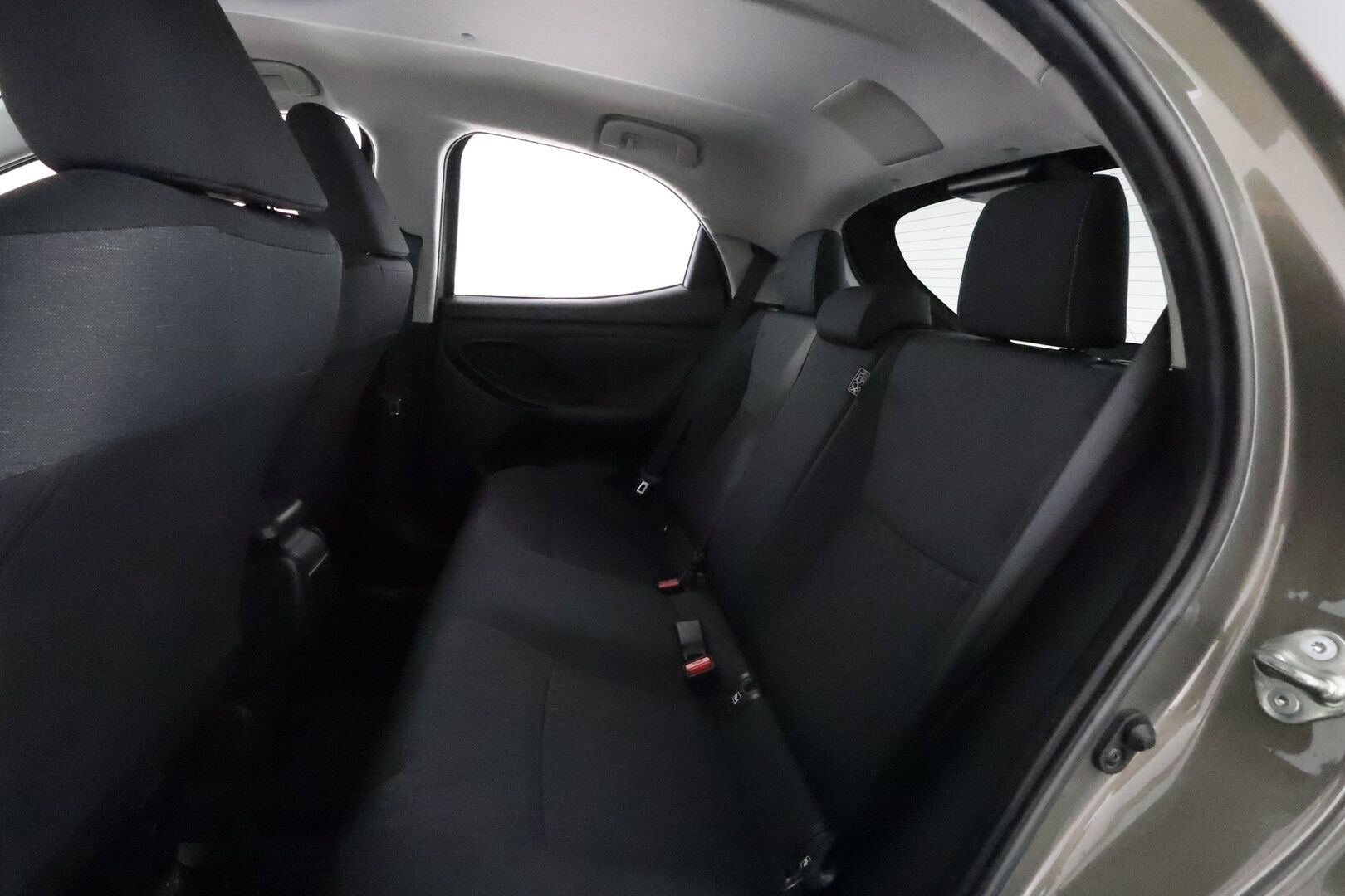 TOYOTA YARIS 2020 1,5 Hybrid Style **Adapt.vakkari / Digimittaristo / Apple&Android / P.kamera / LED / Lohkolämmitin** - Sisätilanlämmitin / Ratinlämmitin
