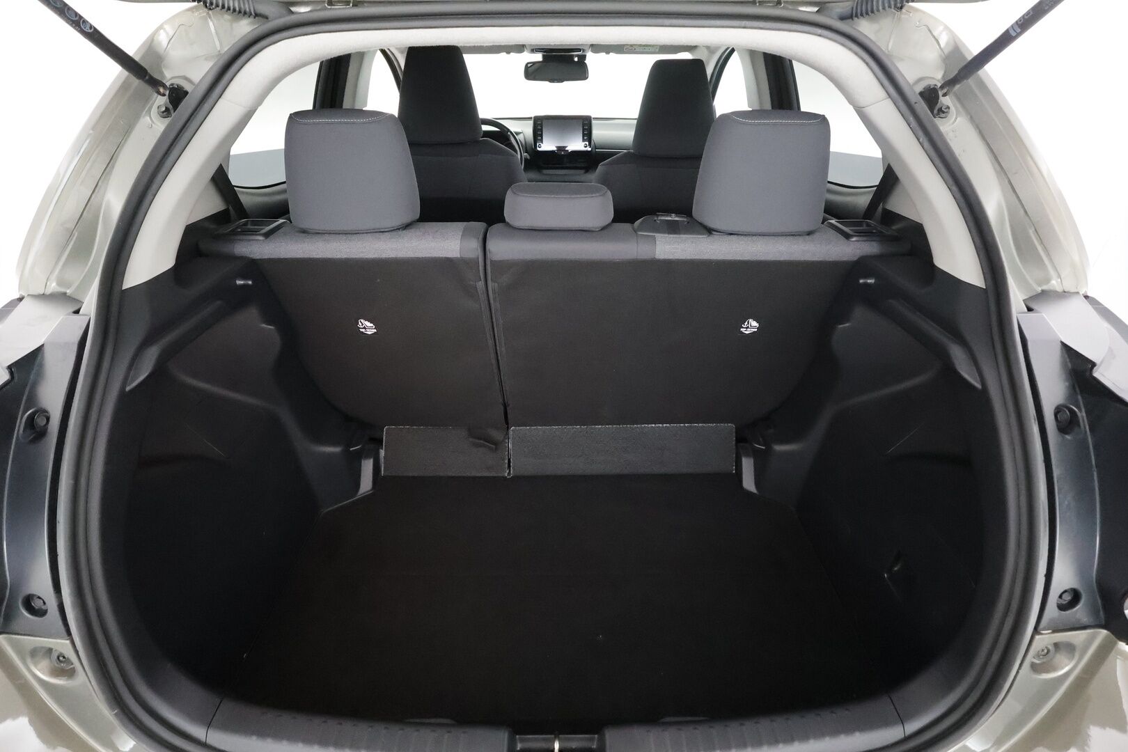 TOYOTA YARIS 2020 1,5 Hybrid Style *ACC / Digimittaristo / Apple&Android / Kamera / LED / Lohko* - | ACC | P.kamera | Kaistavahti | Lohkolämmitin | Digimittaristo | LED | Sisätilan lämmitin | AppleCarPlay & AndroidAuto | Kahdet renkaat | Huoltokirja |