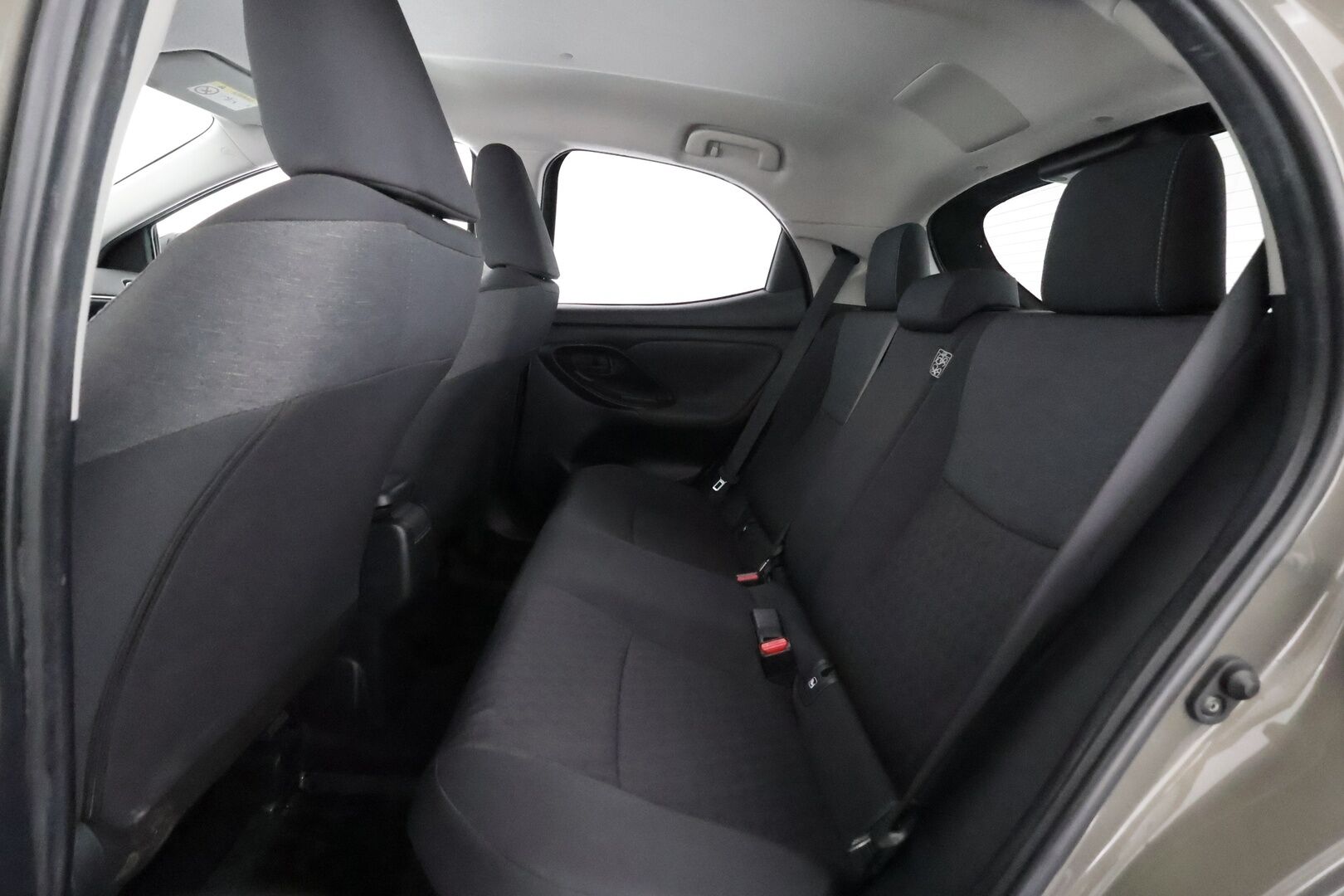 TOYOTA YARIS 2020 1,5 Hybrid Style *ACC / Digimittaristo / Apple&Android / Kamera / LED / Lohko* - | ACC | P.kamera | Kaistavahti | Lohkolämmitin | Digimittaristo | LED | Sisätilan lämmitin | AppleCarPlay & AndroidAuto | Kahdet renkaat | Huoltokirja |