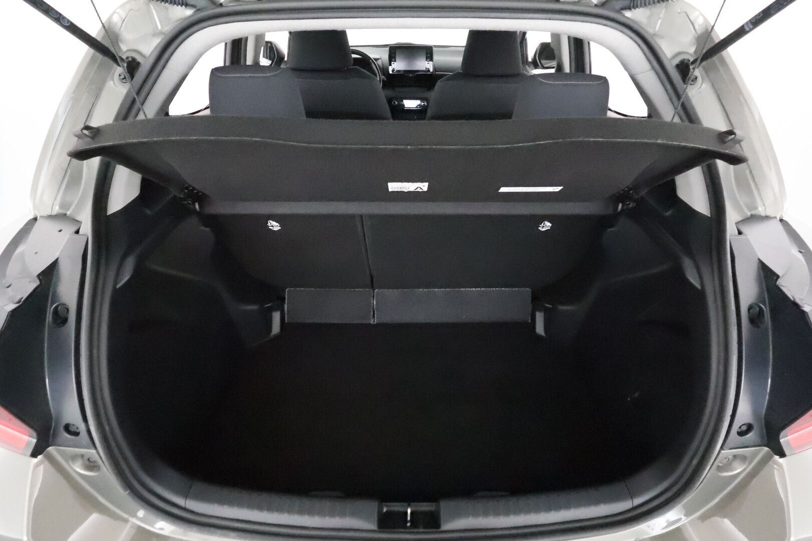 TOYOTA YARIS 2020 1,5 Hybrid Style **Adapt.vakkari / Digimittaristo / Apple&Android / P.kamera / LED / Lohkolämmitin** - Sisätilanlämmitin / Ratinlämmitin