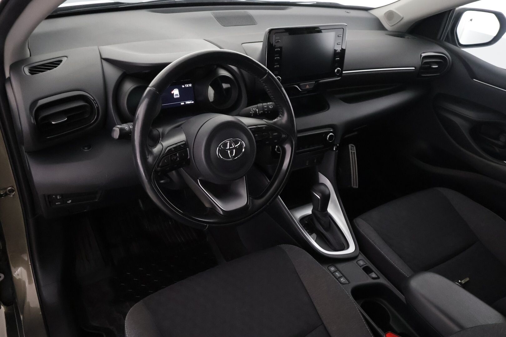TOYOTA YARIS 2020 1,5 Hybrid Style *ACC / Digimittaristo / Apple&Android / Kamera / LED / Lohko* - | ACC | P.kamera | Kaistavahti | Lohkolämmitin | Digimittaristo | LED | Sisätilan lämmitin | AppleCarPlay & AndroidAuto | Kahdet renkaat | Huoltokirja |