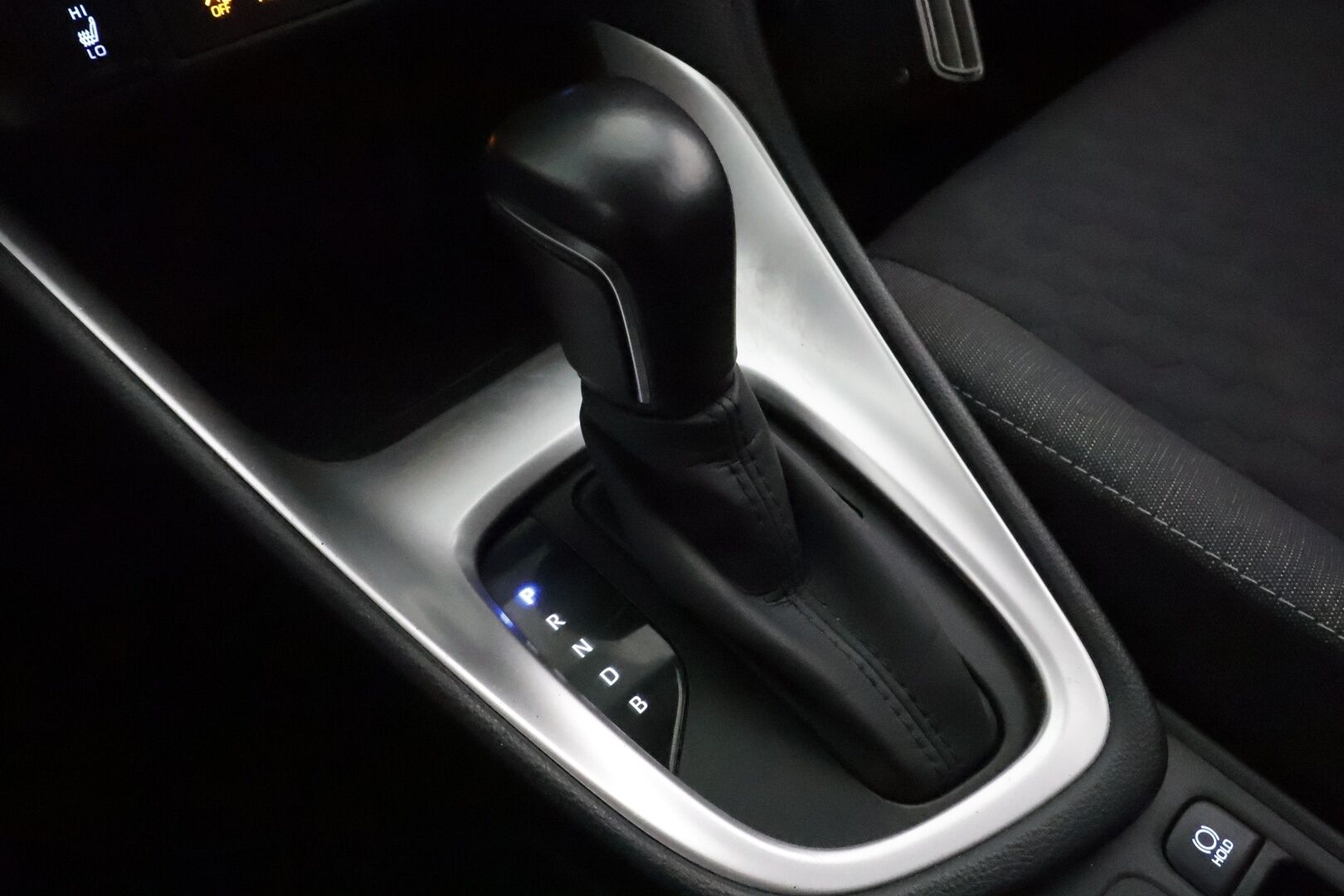 TOYOTA YARIS 2020 1,5 Hybrid Style **Adapt.vakkari / Digimittaristo / Apple&Android / P.kamera / LED / Lohkolämmitin** - Sisätilanlämmitin / Ratinlämmitin