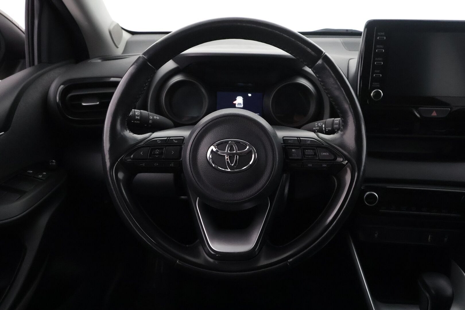 TOYOTA YARIS 2020 1,5 Hybrid Style *ACC / Digimittaristo / Apple&Android / Kamera / LED / Lohko* - | ACC | P.kamera | Kaistavahti | Lohkolämmitin | Digimittaristo | LED | Sisätilan lämmitin | AppleCarPlay & AndroidAuto | Kahdet renkaat | Huoltokirja |