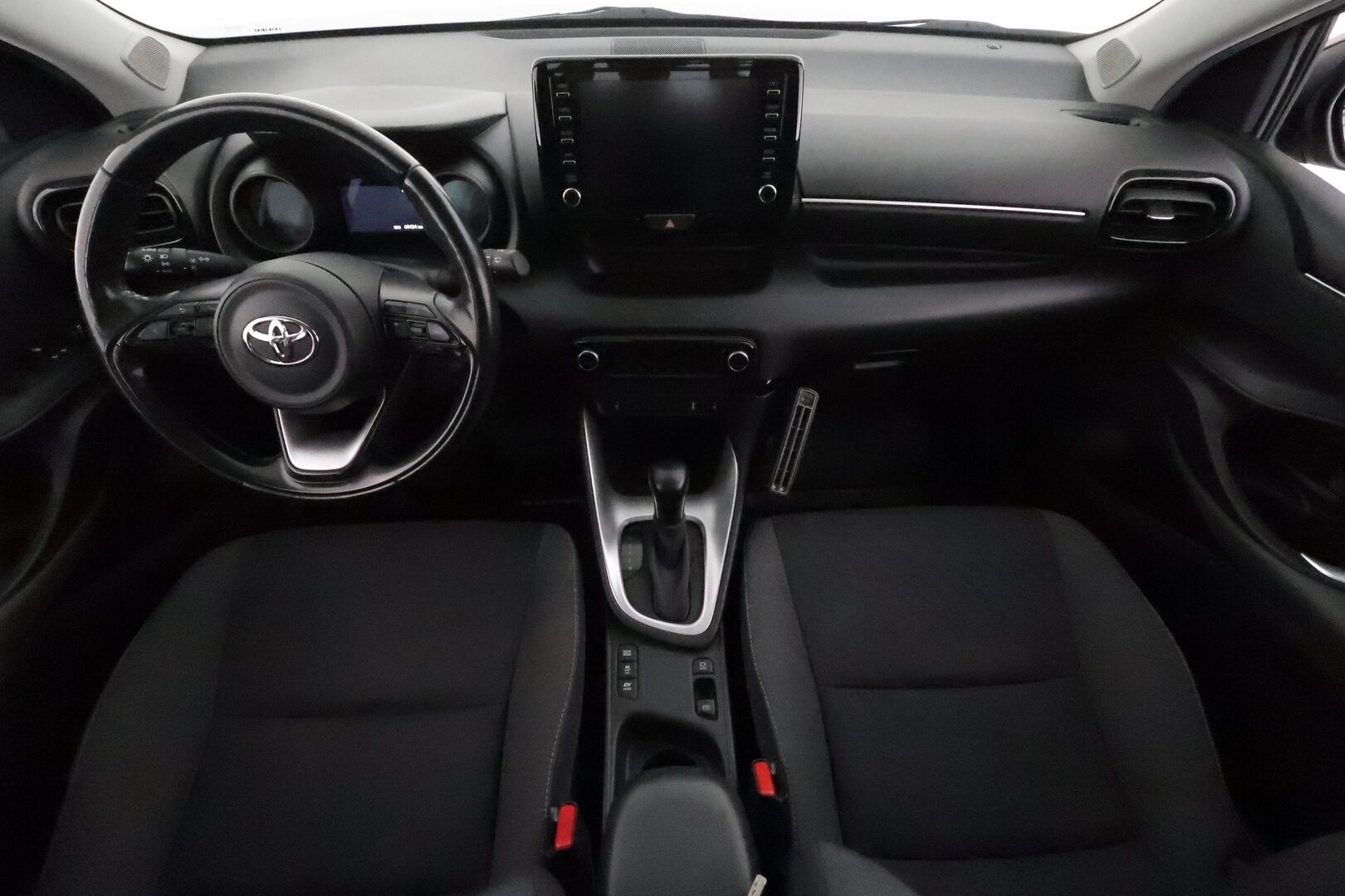 TOYOTA YARIS 2020 1,5 Hybrid Style **Adapt.vakkari / Digimittaristo / Apple&Android / P.kamera / LED / Lohkolämmitin** - Sisätilanlämmitin / Ratinlämmitin