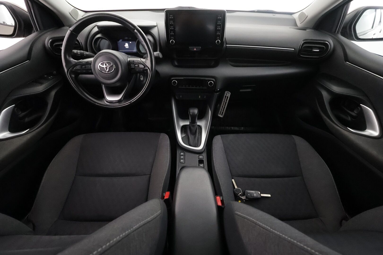 TOYOTA YARIS 2020 1,5 Hybrid Style *ACC / Digimittaristo / Apple&Android / Kamera / LED / Lohko* - | ACC | P.kamera | Kaistavahti | Lohkolämmitin | Digimittaristo | LED | Sisätilan lämmitin | AppleCarPlay & AndroidAuto | Kahdet renkaat | Huoltokirja |