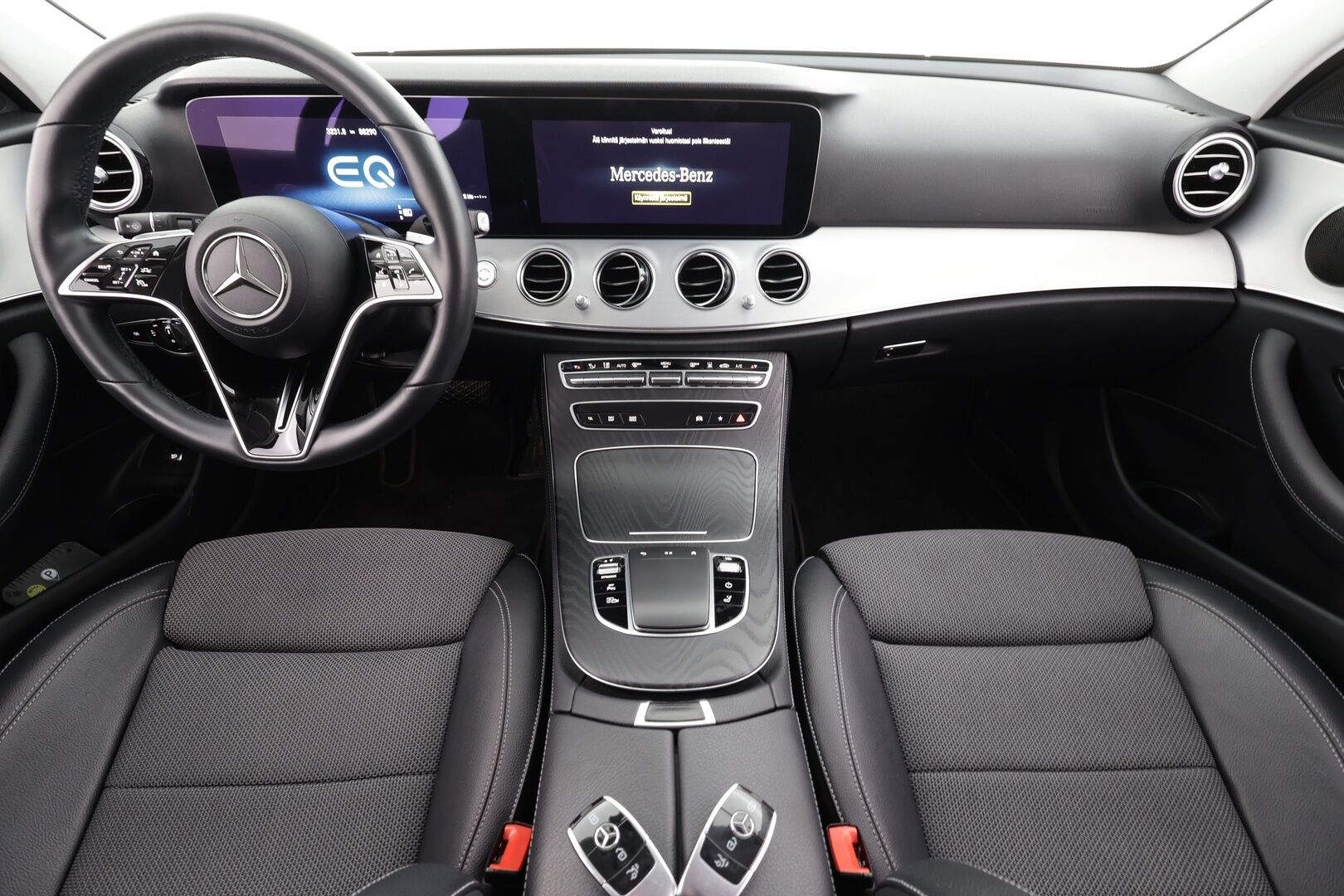 Mercedes-Benz E 2021 300de T A Business Edition EQ Power * Widescreen / Distronic / Multibeam / P.kamera / Sportpenkit / Navi / Kaistavahti * - 2x Latauskaapelit / Kahdet renkaat - HULLU BLACKWEEK KORKOTARJOUS 2,49%