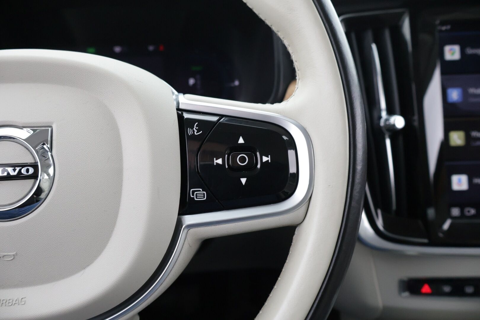 Volvo V90 2022 T6 AWD Inscription Expression *Webasto / Pilot Assist / Harman/Kardon / P-kamera / Koukku / Sporttinahat / KeylessGo* - 2x Alumiinivanteet / BLIS / Vaalea nahkasisusta!
