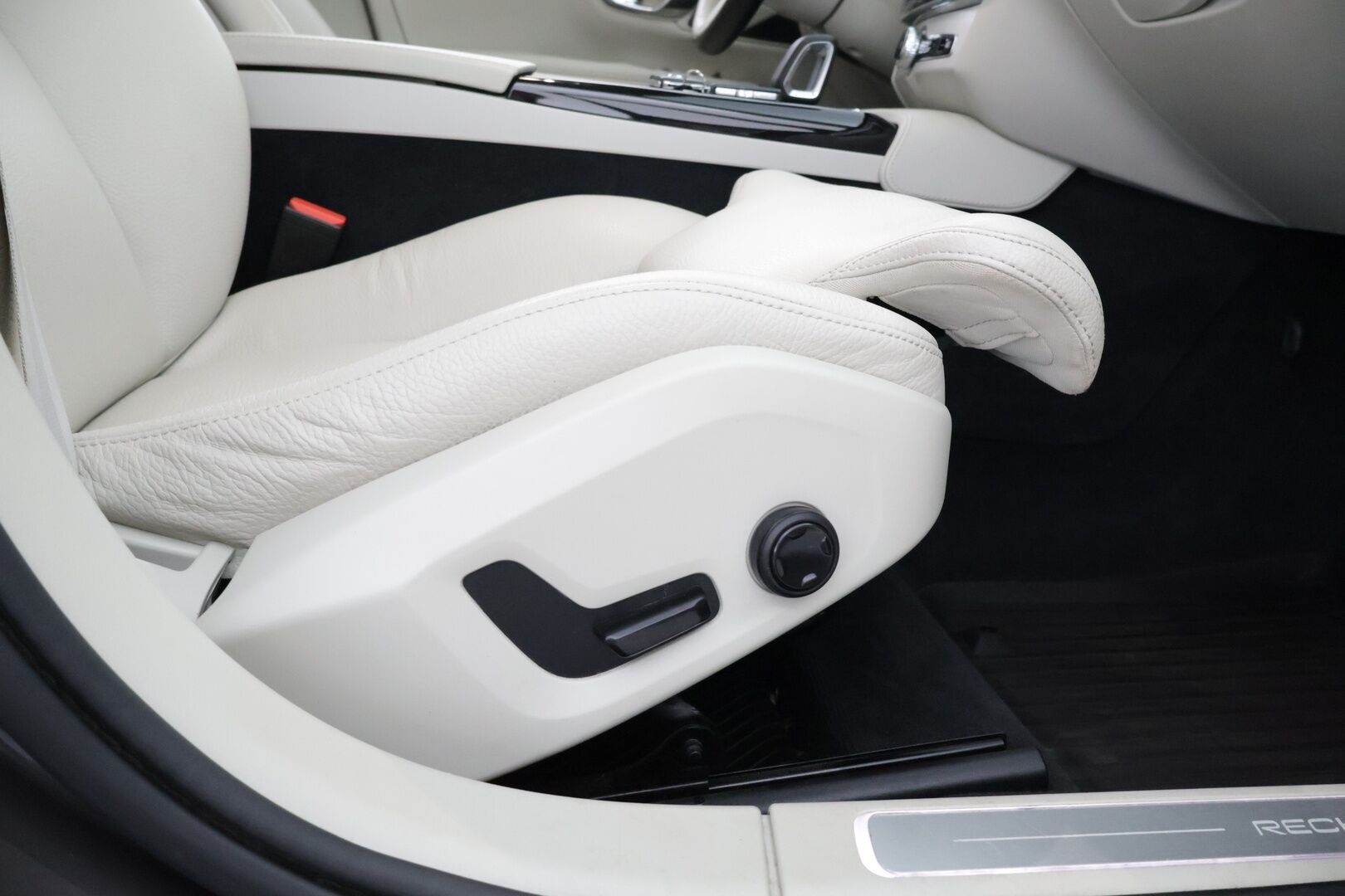 Volvo V90 2022 T6 AWD Inscription Expression *Webasto / Pilot Assist / Harman/Kardon / P-kamera / Koukku / Sporttinahat / KeylessGo* - 2x Alumiinivanteet / BLIS / Vaalea nahkasisusta!