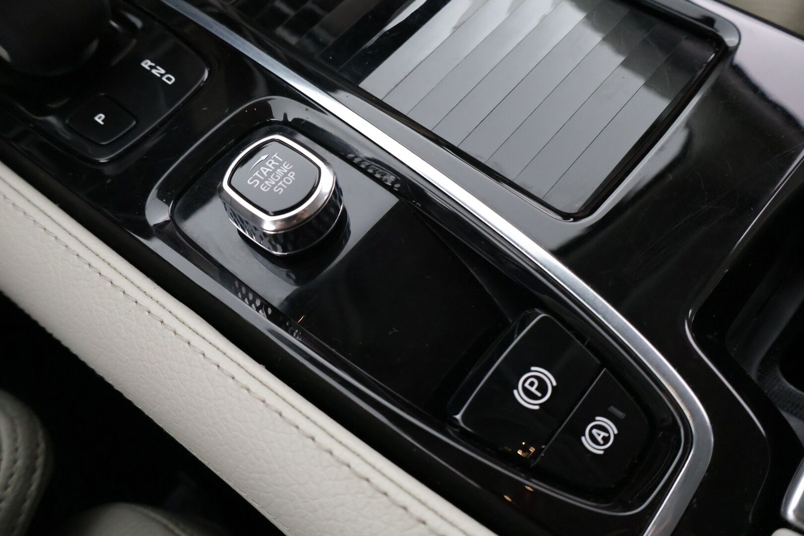 Volvo V90 2022 T6 AWD Inscription Expression *Webasto / Pilot Assist / Harman/Kardon / P-kamera / Koukku / Sporttinahat / KeylessGo* - 2x Alumiinivanteet / BLIS / Vaalea nahkasisusta!