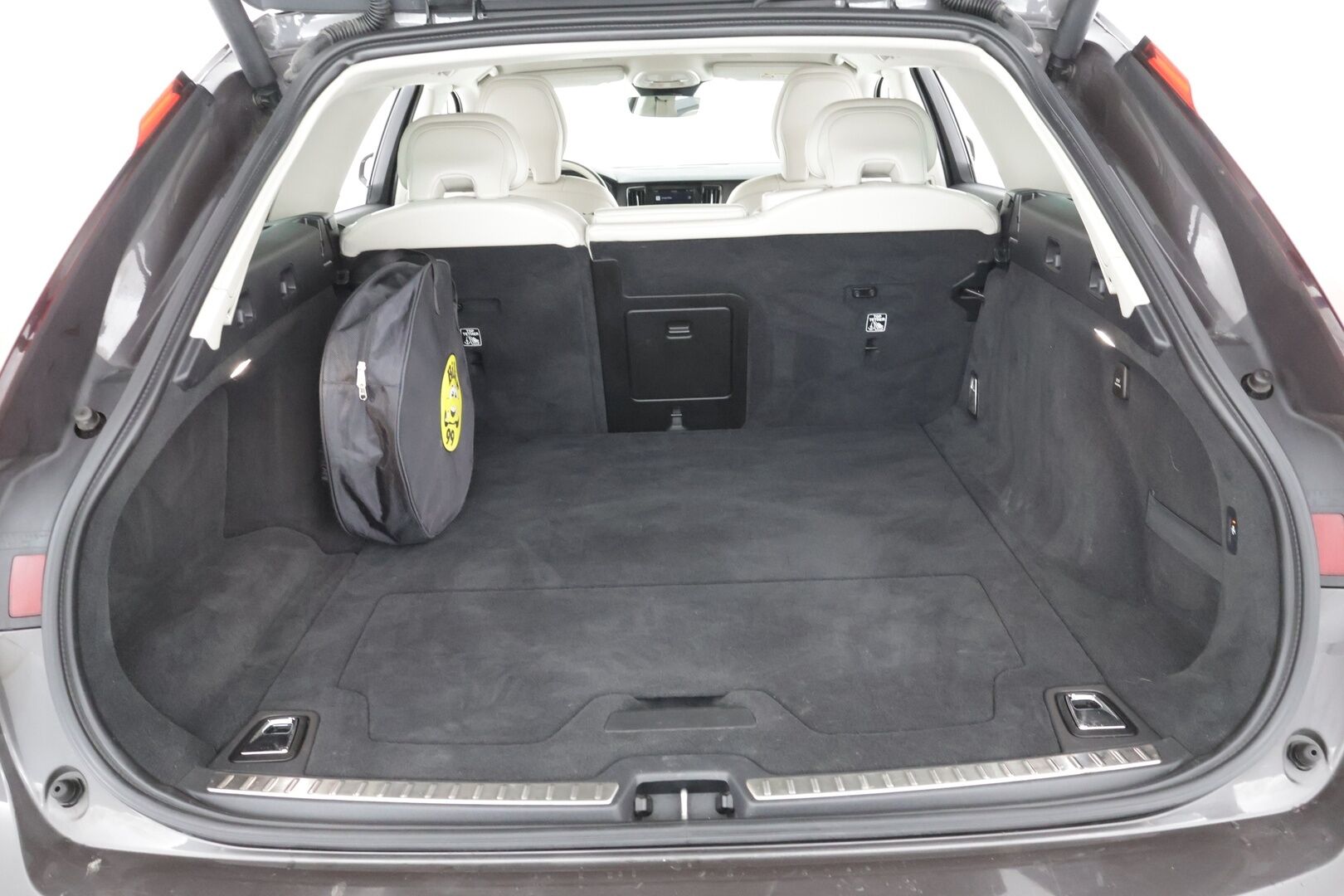 Volvo V90 2022 T6 AWD Inscription Expression *Webasto / Pilot Assist / Harman/Kardon / P-kamera / Koukku / Sporttinahat / KeylessGo* - 2x Alumiinivanteet / BLIS / Vaalea nahkasisusta!