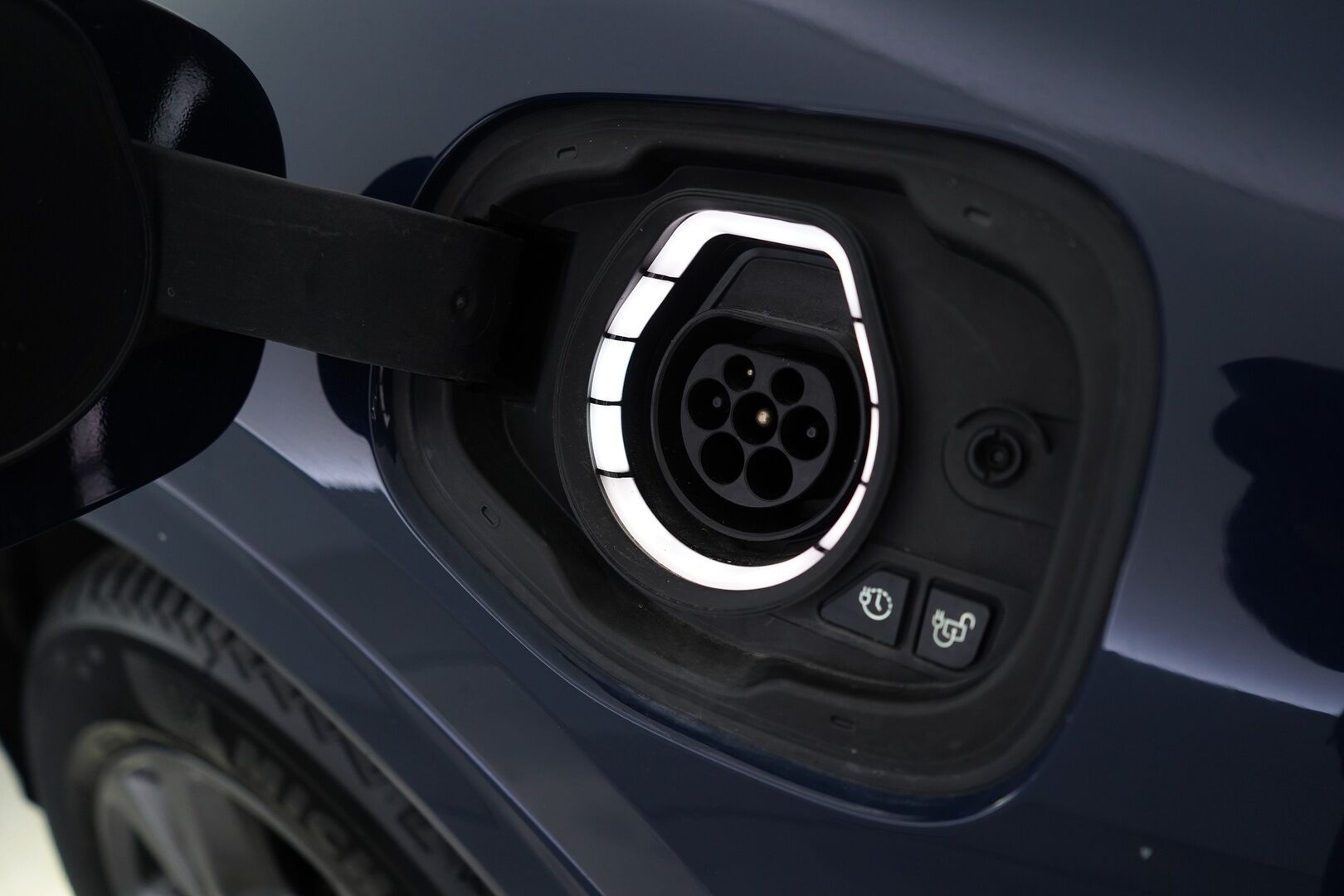 FORD KUGA 2020 2,5 (PHEV) FWD ST-Line *ACC / B&O / Peruutuskamera / KeylessGo / Koukku / Lämm.Tuulilasi / - Kahdet renkaat alumiinivantein / viimeisin huolto 142tkm, 23.02.2026 / 2x laturit - HULLUT AVAJAISHULINAT KORKOTARJOUS 3,29 %