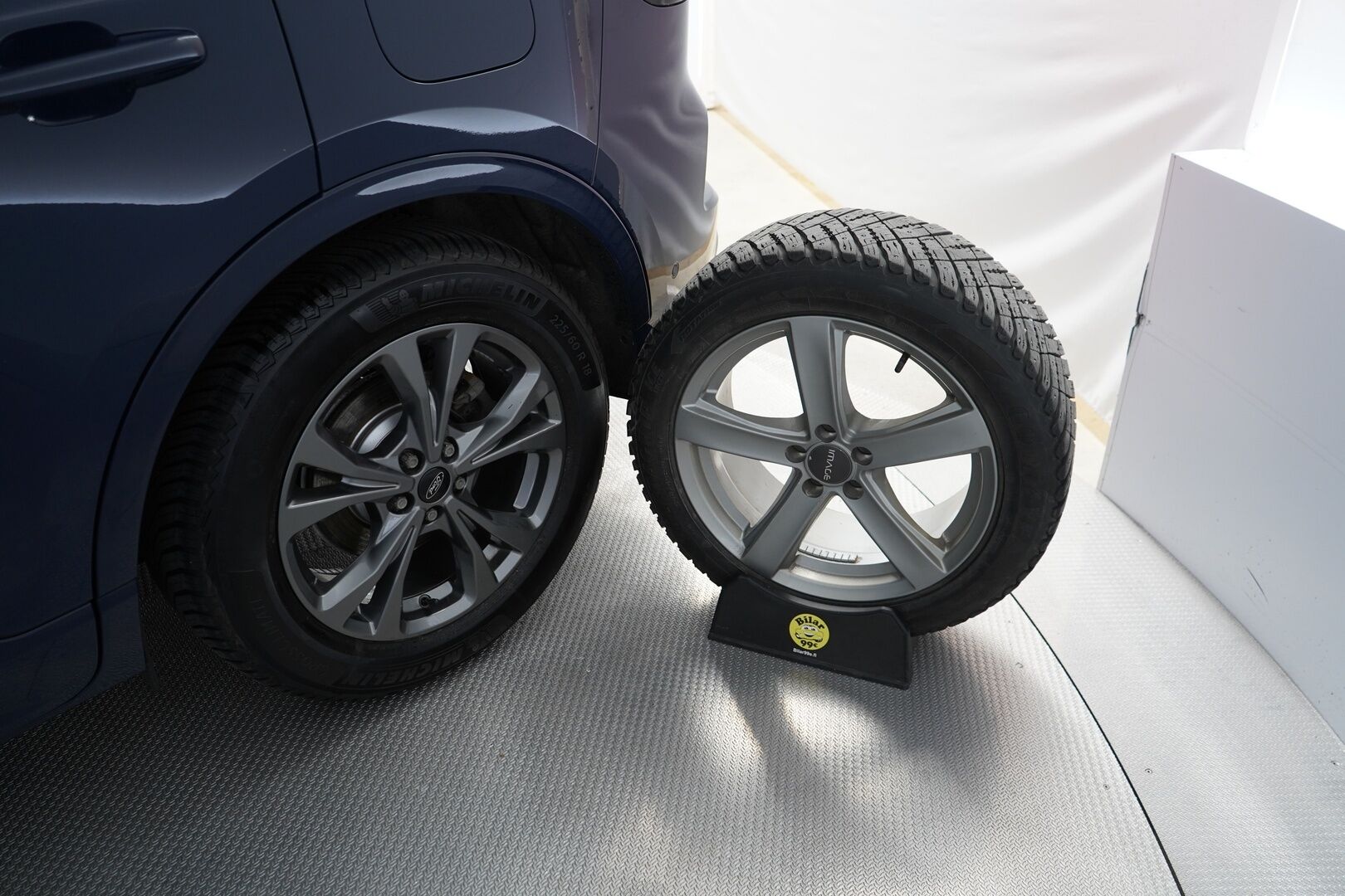 FORD KUGA 2020 2,5 (PHEV) FWD ST-Line *ACC / B&O / Peruutuskamera / KeylessGo / Koukku / Lämm.Tuulilasi / - Kahdet renkaat alumiinivantein / viimeisin huolto 142tkm, 23.02.2026 / 2x laturit - HULLUT AVAJAISHULINAT KORKOTARJOUS 3,29 %