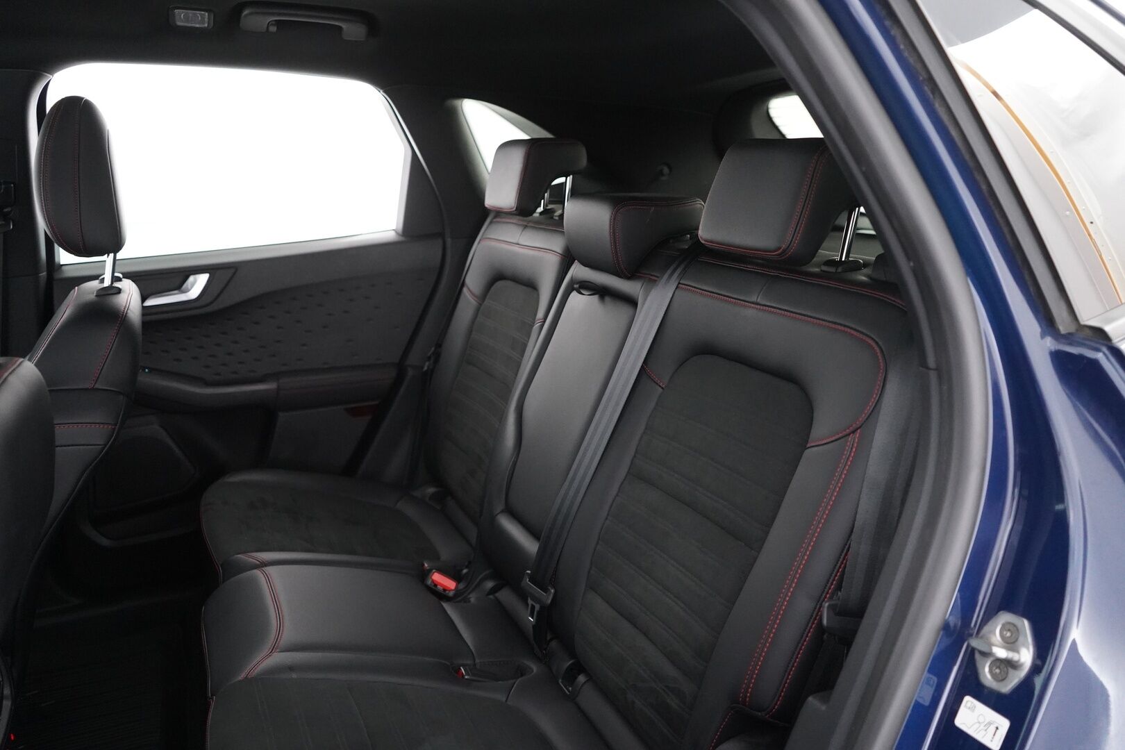 FORD KUGA 2020 2,5 (PHEV) FWD ST-Line *ACC / B&O / Peruutuskamera / KeylessGo / Koukku / Lämm.Tuulilasi / - Kahdet renkaat alumiinivantein / viimeisin huolto 142tkm, 23.02.2026 / 2x laturit - HULLUT AVAJAISHULINAT KORKOTARJOUS 3,29 %