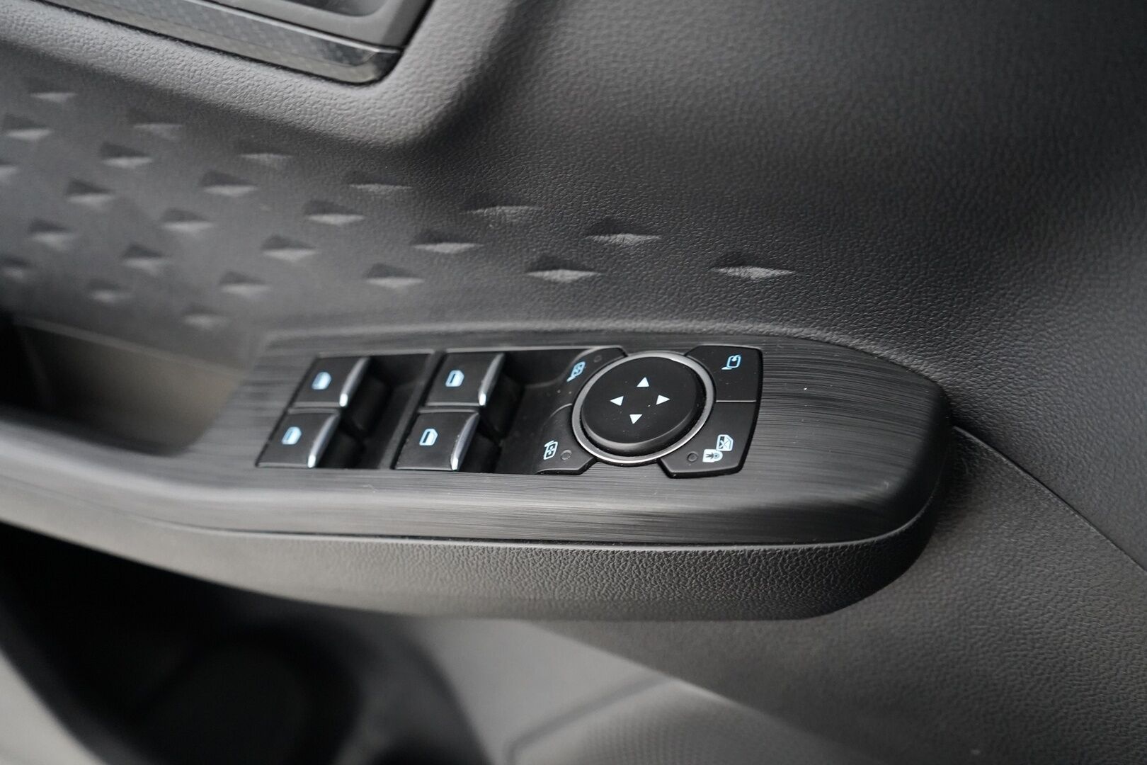 FORD KUGA 2020 2,5 (PHEV) FWD ST-Line *ACC / B&O / Peruutuskamera / KeylessGo / Koukku / Lämm.Tuulilasi / - Kahdet renkaat alumiinivantein / viimeisin huolto 142tkm, 23.02.2026 / 2x laturit - HULLUT AVAJAISHULINAT KORKOTARJOUS 3,29 %