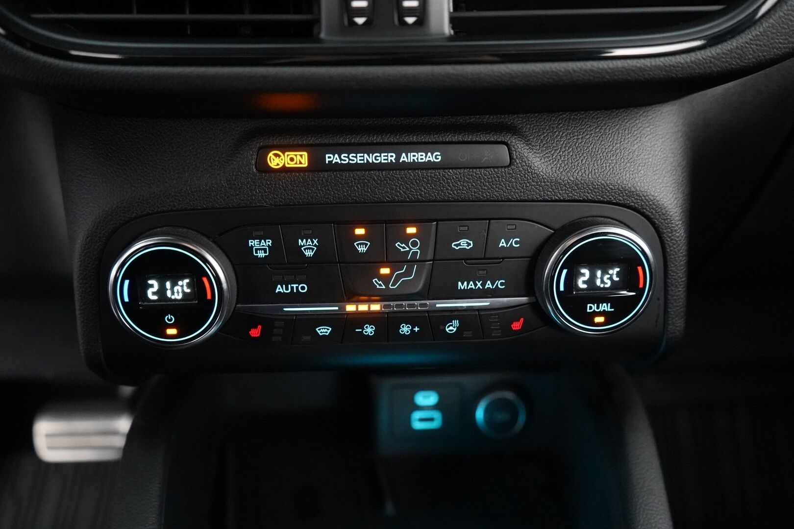 FORD KUGA 2020 2,5 (PHEV) FWD ST-Line *ACC / B&O / Peruutuskamera / KeylessGo / Koukku / Lämm.Tuulilasi / - Kahdet renkaat alumiinivantein / viimeisin huolto 142tkm, 23.02.2026 / 2x laturit - HULLUT AVAJAISHULINAT KORKOTARJOUS 3,29 %