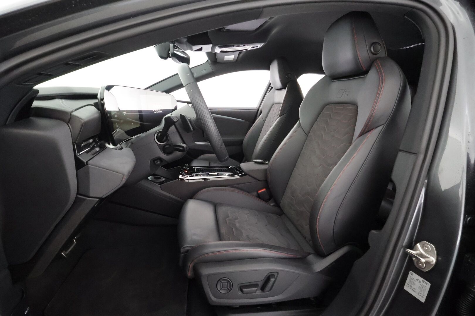 Audi S6 e-tron 2025 Avant quattro - | ACC | ILP | Koukku | B&O | HUD | 360° | Matrix | Muistipenkki | Ilma-alusta | Matkustajan näyttö | Kaistaohjaus | BSM | Nahka-alcantara | Keyless | - KORKO VAIN 3,99 %