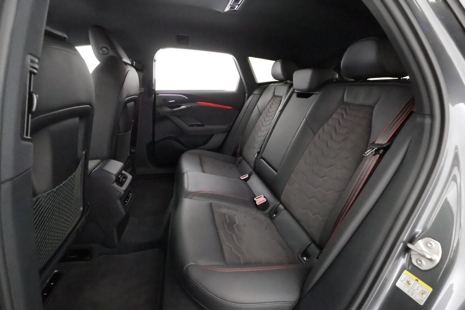 Audi S6 e-tron 2025 Avant quattro - | ACC | ILP | Koukku | B&O | HUD | 360° | Matrix | Muistipenkki | Ilma-alusta | Matkustajan näyttö | Kaistaohjaus | BSM | Nahka-alcantara | Keyless | - KORKO VAIN 3,99 %