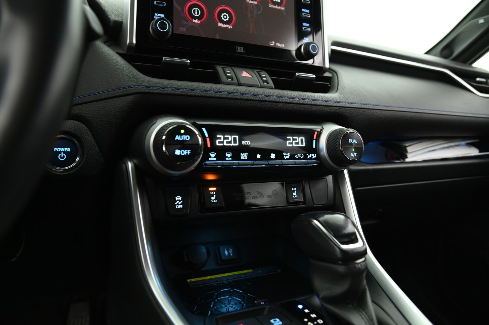 Toyota RAV4 2019 2,5 Hybrid AWD-i Style *JBL / 360 Kamera / ACC / KeylessGo / Sähköpenkki / Digitaalinen Taustapeili / S.Luukku* - 3,99 % KORKOTARJOUS TÄHÄN AUTOON - TALOUDELLINEN MAASTURI FIKSUILLA HUOLLOILLA SEKÄ KAKSIN HUIPPURENKAIN!