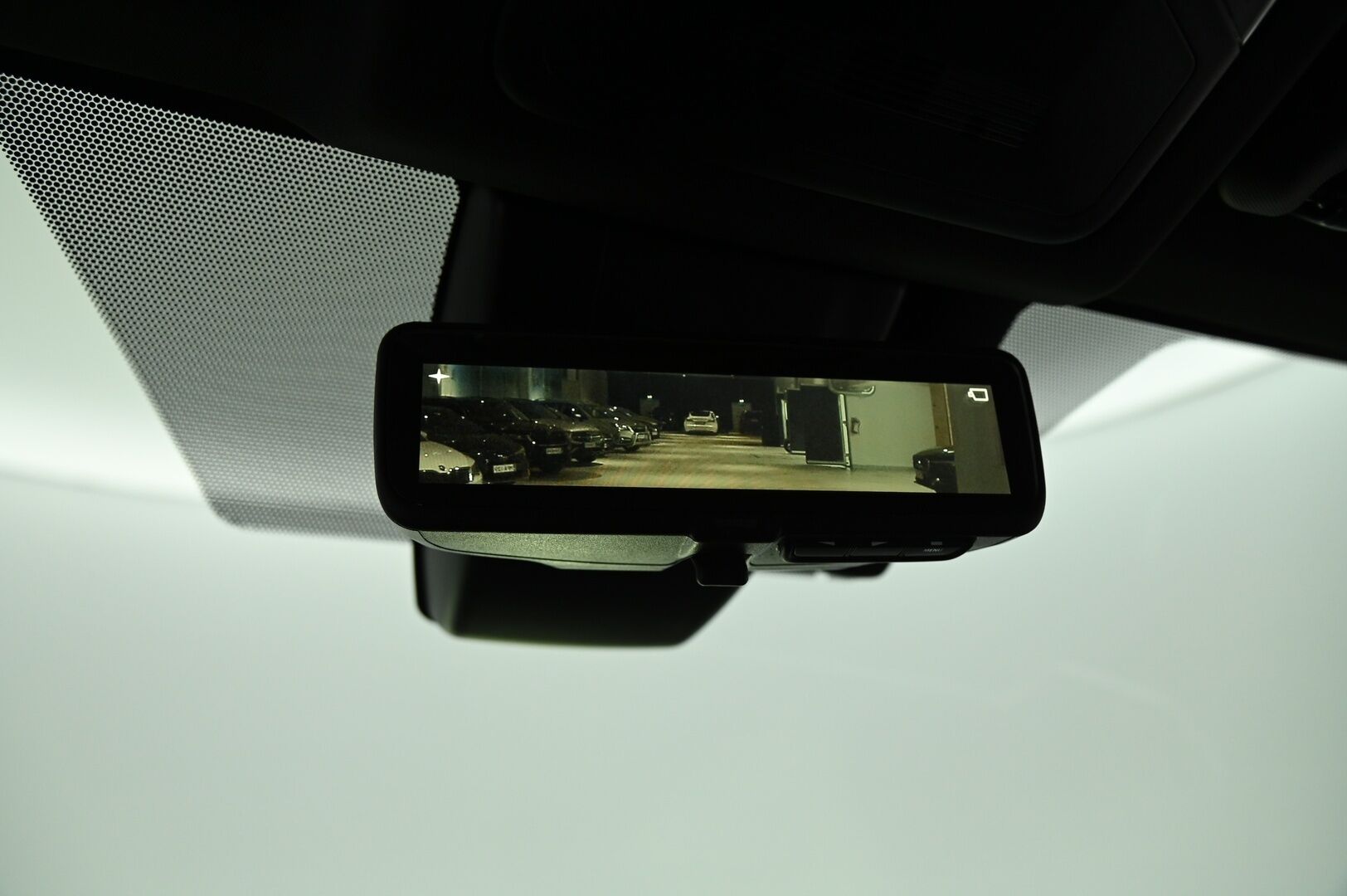 Toyota RAV4 2019 2,5 Hybrid AWD-i Style *JBL / 360 Kamera / ACC / KeylessGo / Sähköpenkki / Digitaalinen Taustapeili / S.Luukku* - 3,99 % KORKOTARJOUS TÄHÄN AUTOON - TALOUDELLINEN MAASTURI FIKSUILLA HUOLLOILLA SEKÄ KAKSIN HUIPPURENKAIN!