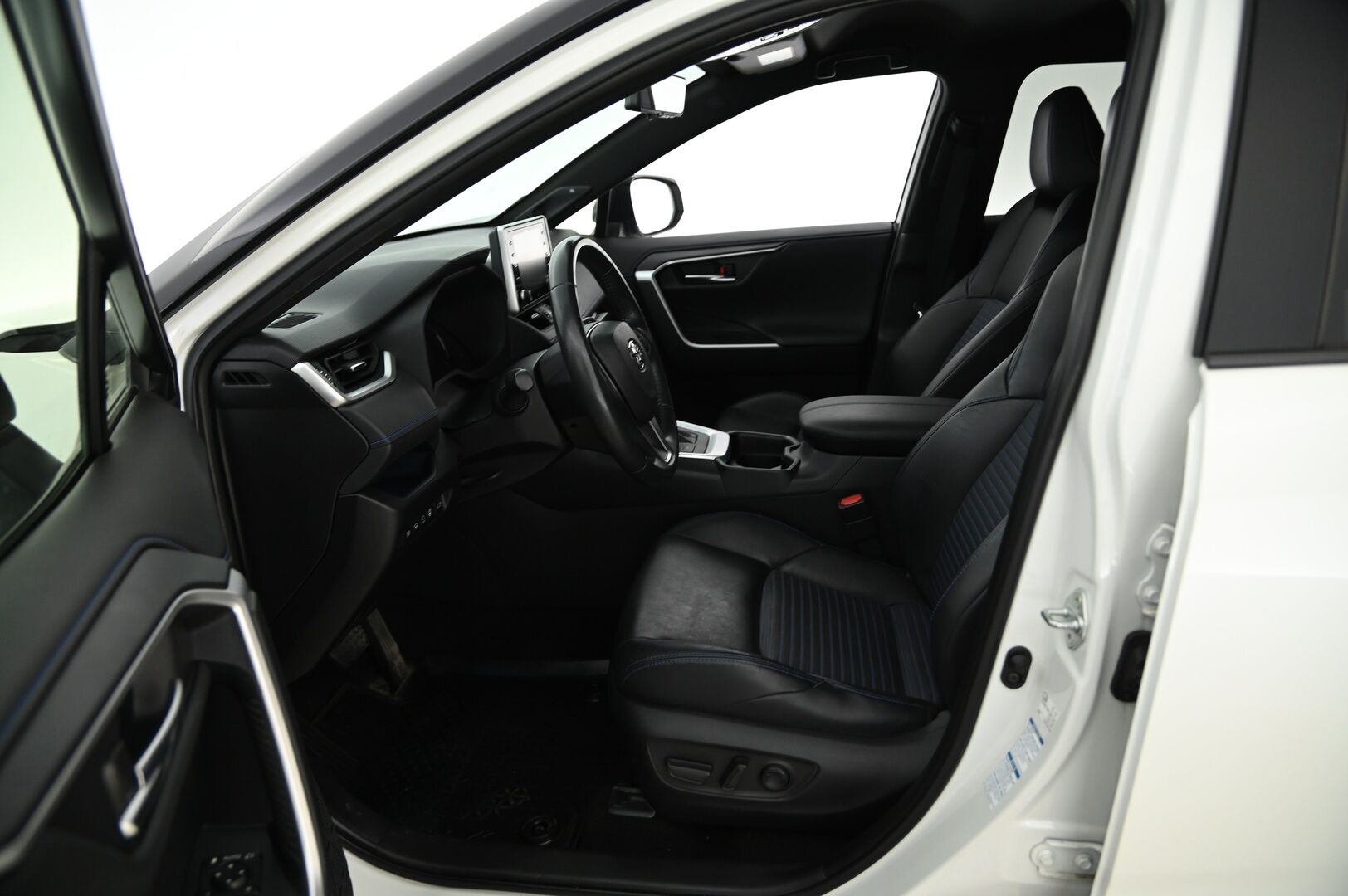 Toyota RAV4 2019 2,5 Hybrid AWD-i Style *JBL / 360 Kamera / ACC / KeylessGo / Sähköpenkki / Digitaalinen Taustapeili / S.Luukku* - 3,99 % KORKOTARJOUS TÄHÄN AUTOON - TALOUDELLINEN MAASTURI FIKSUILLA HUOLLOILLA SEKÄ KAKSIN HUIPPURENKAIN!