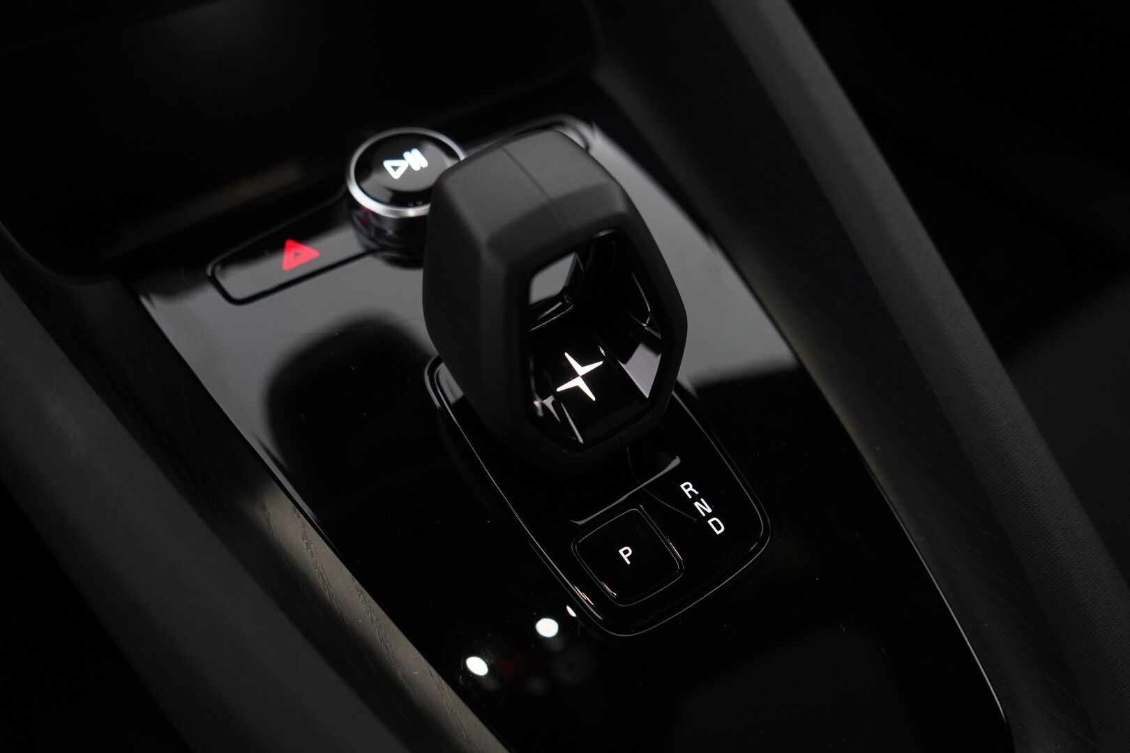 POLESTAR 2 2023 Long Range Dual Motor *ACC / Lasikatto / Muistipenkki / LED / 360° / Lämpöpumppu* - SoH 94.9% / Molemmat laturit / Puhdas Carvertical