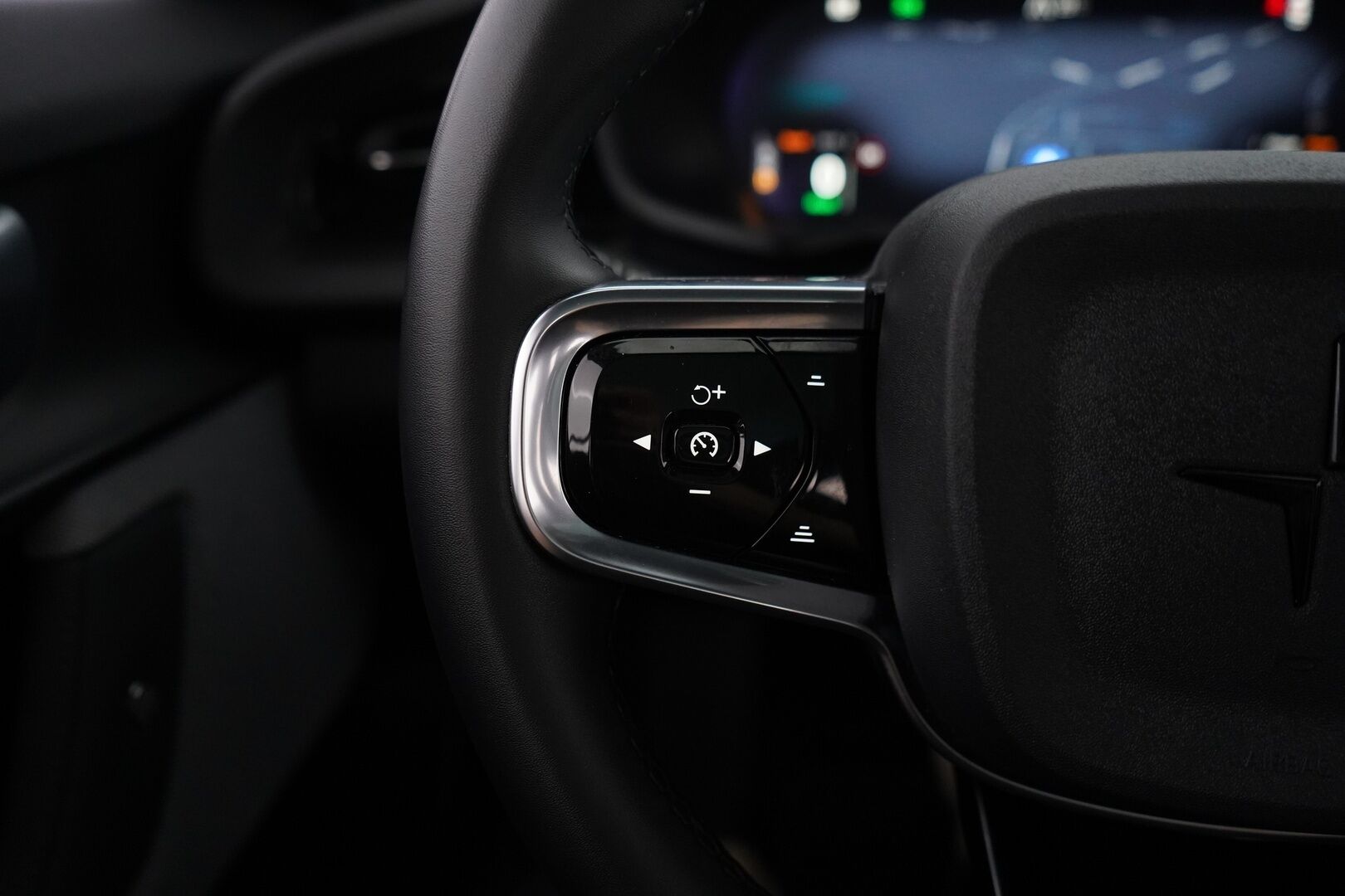 POLESTAR 2 2023 Long Range Dual Motor *ACC / Lasikatto / Muistipenkki / LED / 360° / Lämpöpumppu* - SoH 94.9% / Molemmat laturit / Puhdas Carvertical