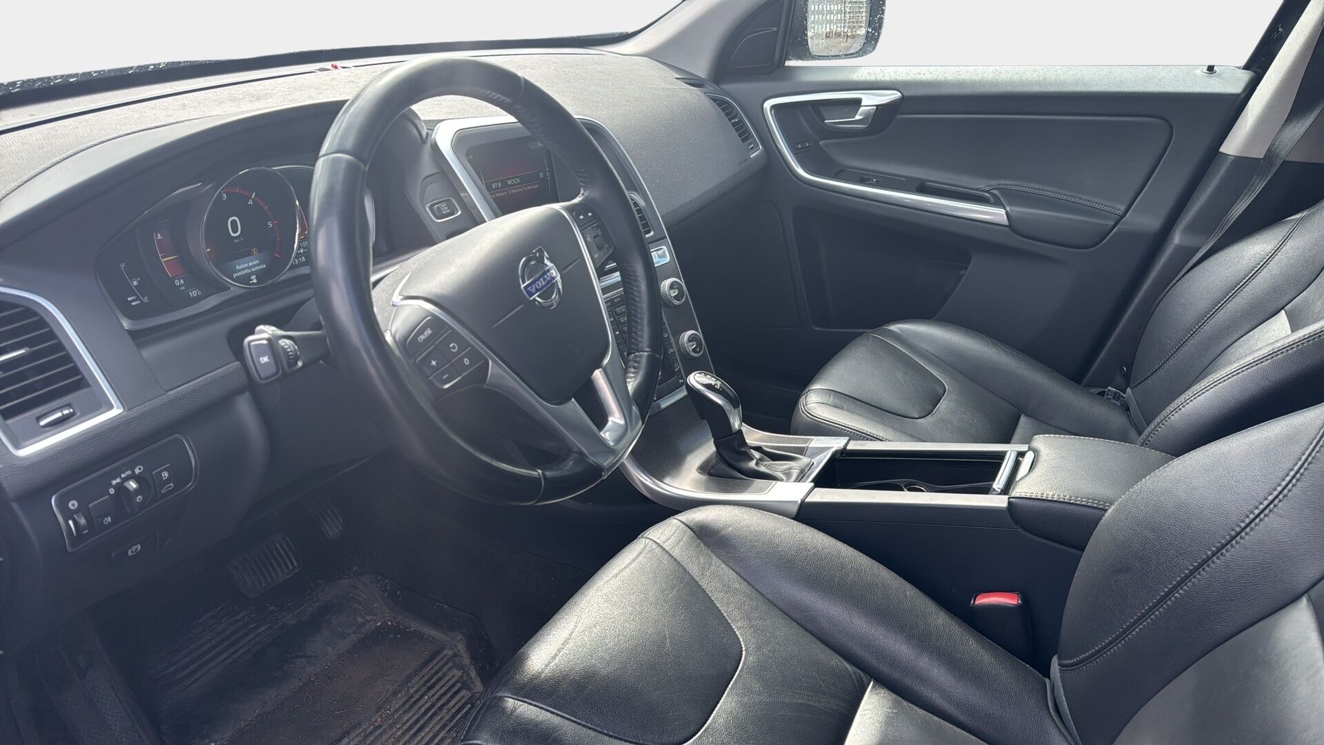 Volvo XC60 2015 D4 AWD Summum aut. / Webasto / Panorama / Digimittaristo / Muistipenkki / VOC / Nahkasisusta / - Merkkihuollettu / Kahdet renkaat aluvanteilla / Penkinlämmittimet takana / Ratinlämmitin / KeylessGo / Navi - HULLUT AVAJAISHULINAT KORKOTARJOUS 3,29 %