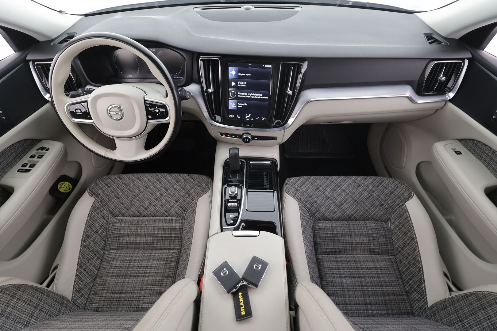 Volvo V60 2021 T6 TwE AWD Momentum aut * Webasto / Koukku / ACC / LED / P.Kamera / Navi / Kaistavahti * - HULLUT AVAJAISHULINAT KORKOTARJOUS 3,29 %