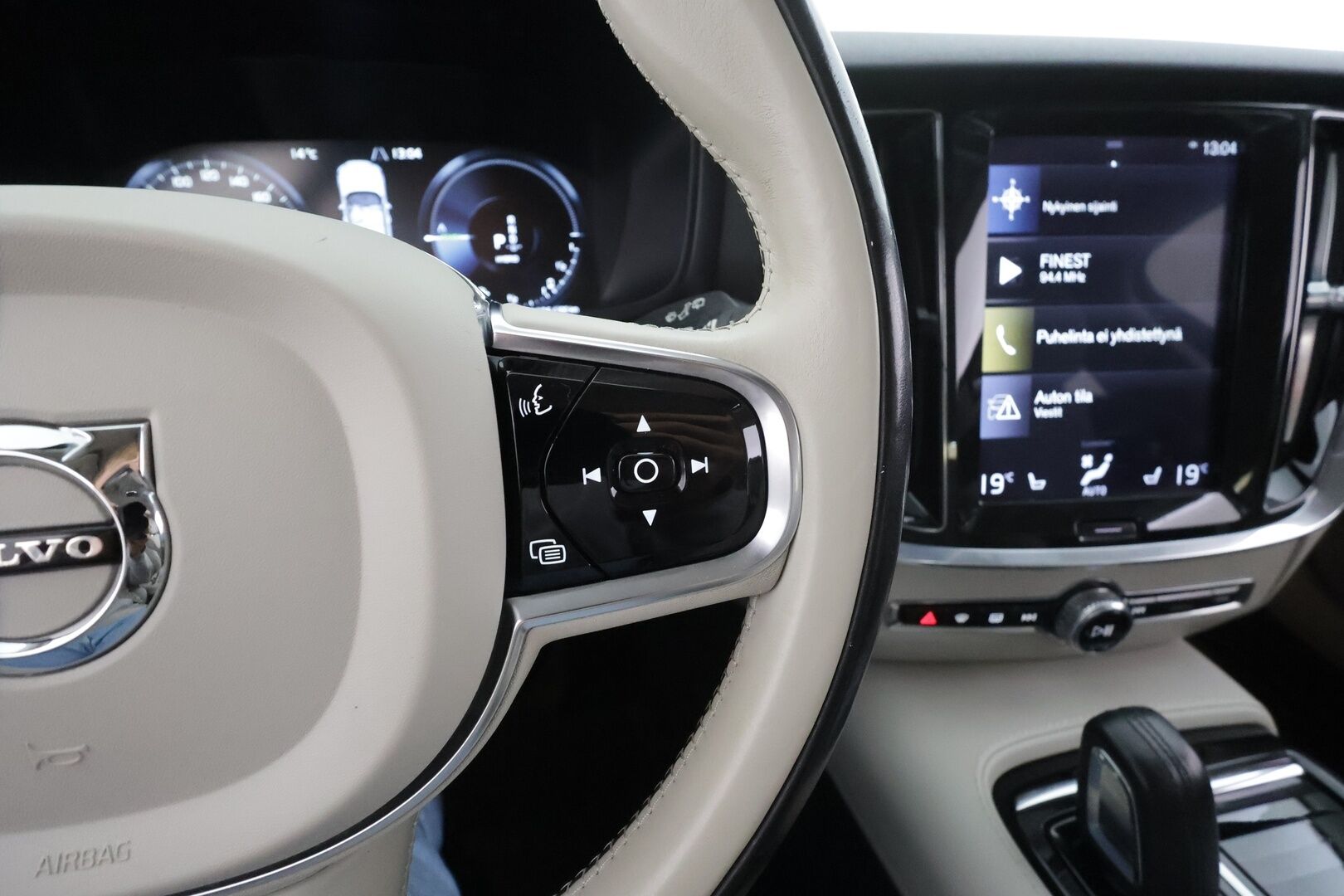 Volvo V60 2021 T6 TwE AWD Momentum aut * Webasto / Koukku / ACC / LED / P.Kamera / Navi / Kaistavahti *