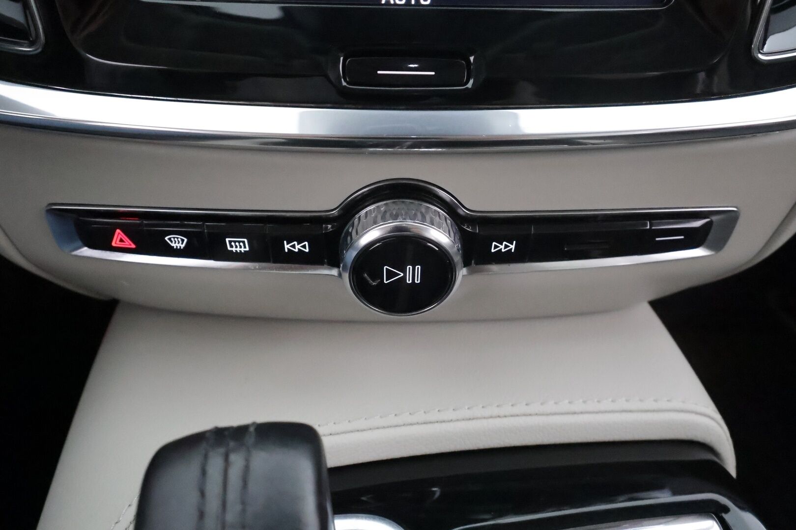 Volvo V60 2021 T6 TwE AWD Momentum aut * Webasto / Koukku / ACC / LED / P.Kamera / Navi / Kaistavahti * - HULLUT AVAJAISHULINAT KORKOTARJOUS 3,29 %