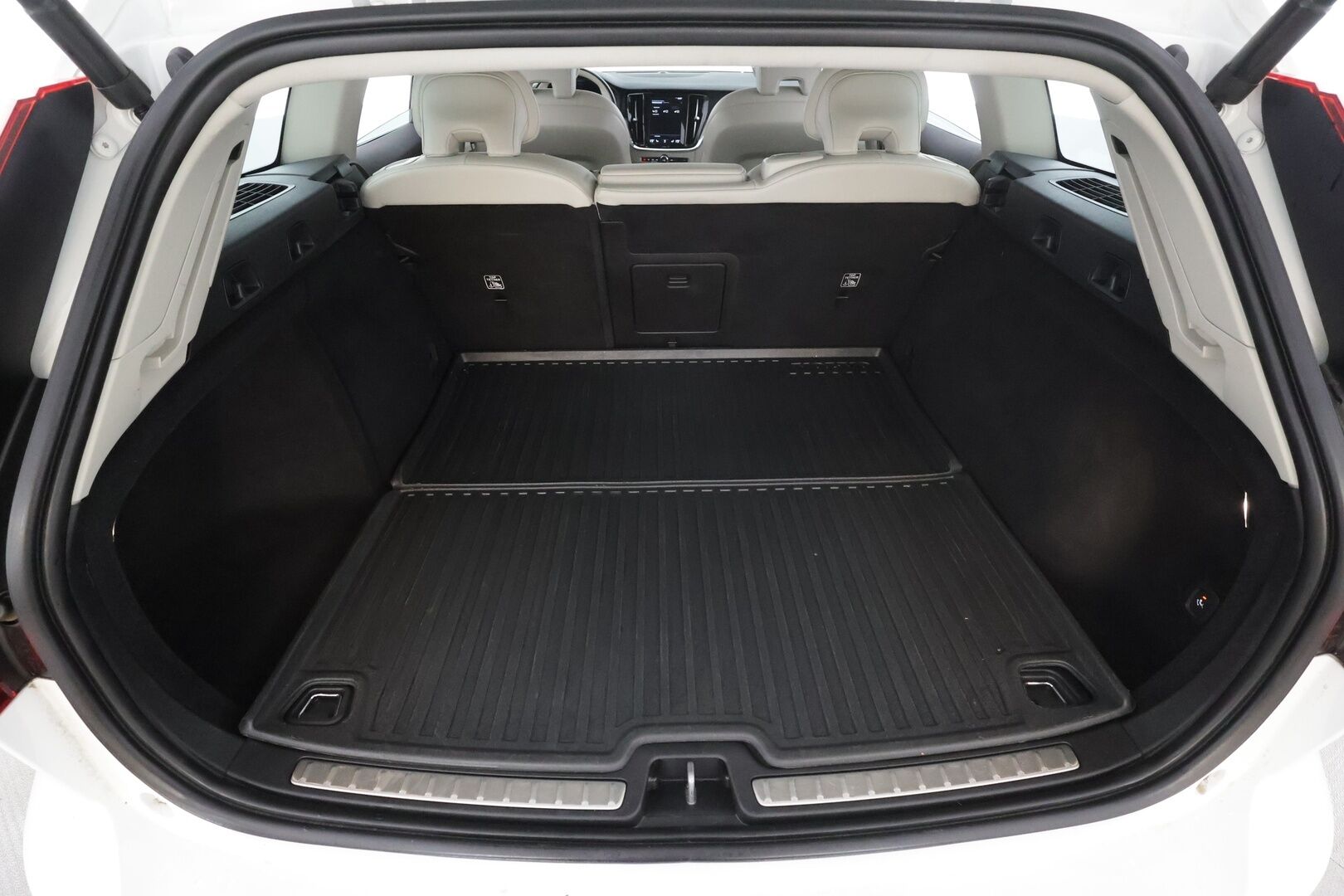 Volvo V60 2021 T6 TwE AWD Momentum aut * Webasto / Koukku / ACC / LED / P.Kamera / Navi / Kaistavahti *