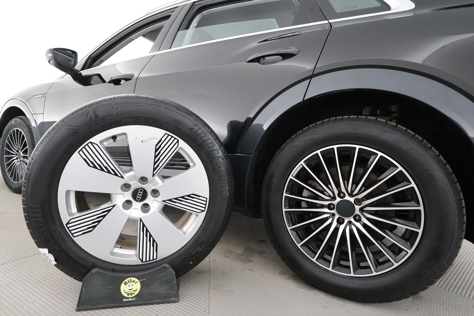 Audi e-tron 2022 55 quattro * ACC / Lisälämmitin / Muistipenkki / Nahkaverhoilu / Navi / Apple&Android * - Juuri Katsastettu! / Akku kuntotarkastettu SoH 96.1% / 2x Lataus / Kahdet Renkaat - HULLUT AVAJAISHULINAT KORKOTARJOUS 3,29 %