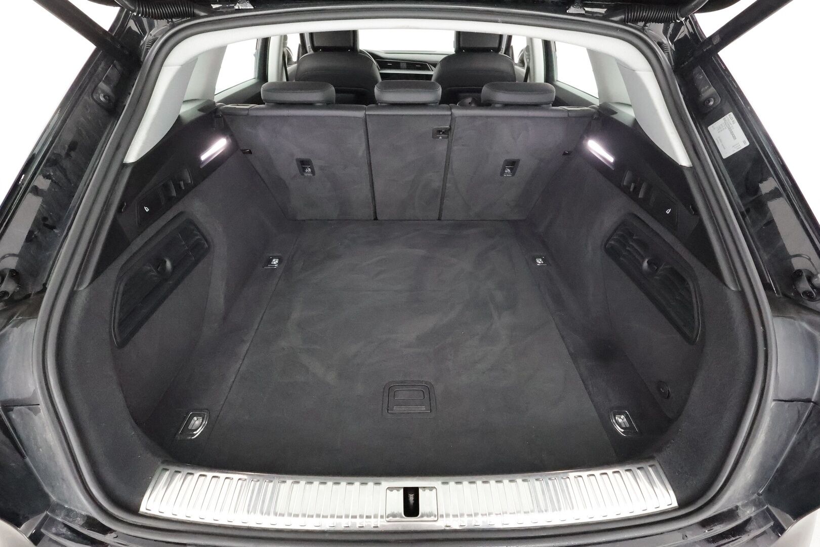 Audi e-tron 2022 55 quattro * ACC / Lisälämmitin / Muistipenkki / P.tutkat / Apple&Android / Nahkaverhoilu * - Akku kuntotarkastettu SoH 96.1% / 2x Lataus / Kahdet Renkaat