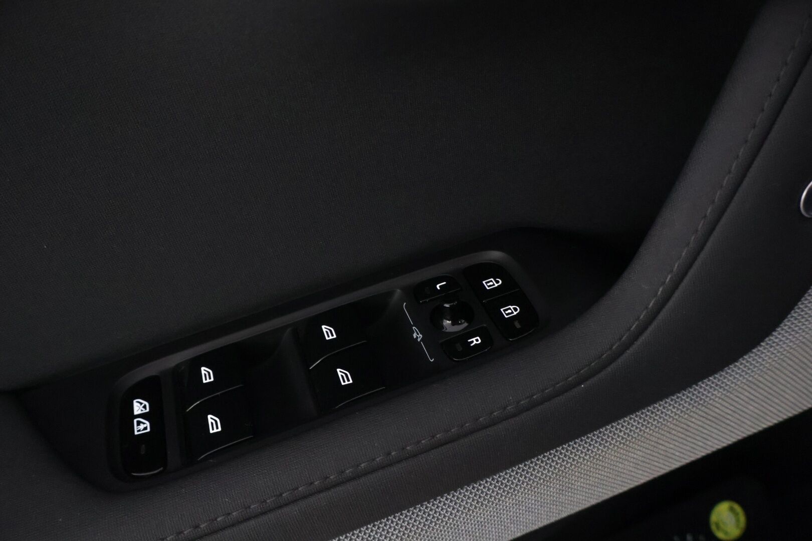 Polestar 2 2023 Standard Range Single Motor- Pilot Lite - * Pilot-Lite | ACC | 360 | Muistipenkki | LED | BLIS | Lane-Assist | Comfort Acces | CarPlay | 2x Alut * 