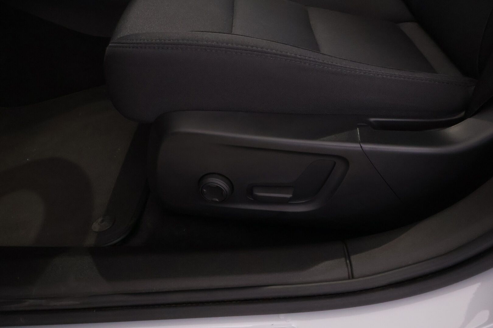 Polestar 2 2023 Standard Range Single Motor- Pilot Lite - * Pilot-Lite | ACC | 360 | Muistipenkki | LED | BLIS | Lane-Assist | Comfort Acces | CarPlay | 2x Alut * 
