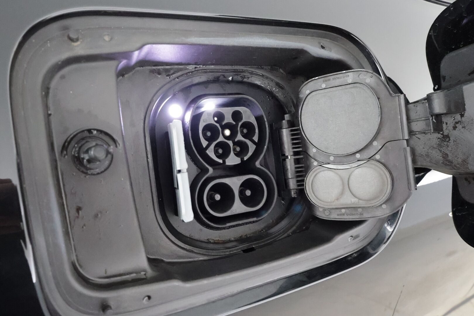 BMW i4 2023 eDrive 35 Charged M-Sport * ACC / HUD / P.kamera / Hifi / Sporttipenkit / LED / Navi / Sähköluukku * - Akku kuntotarkastettu SoH 96,1% 