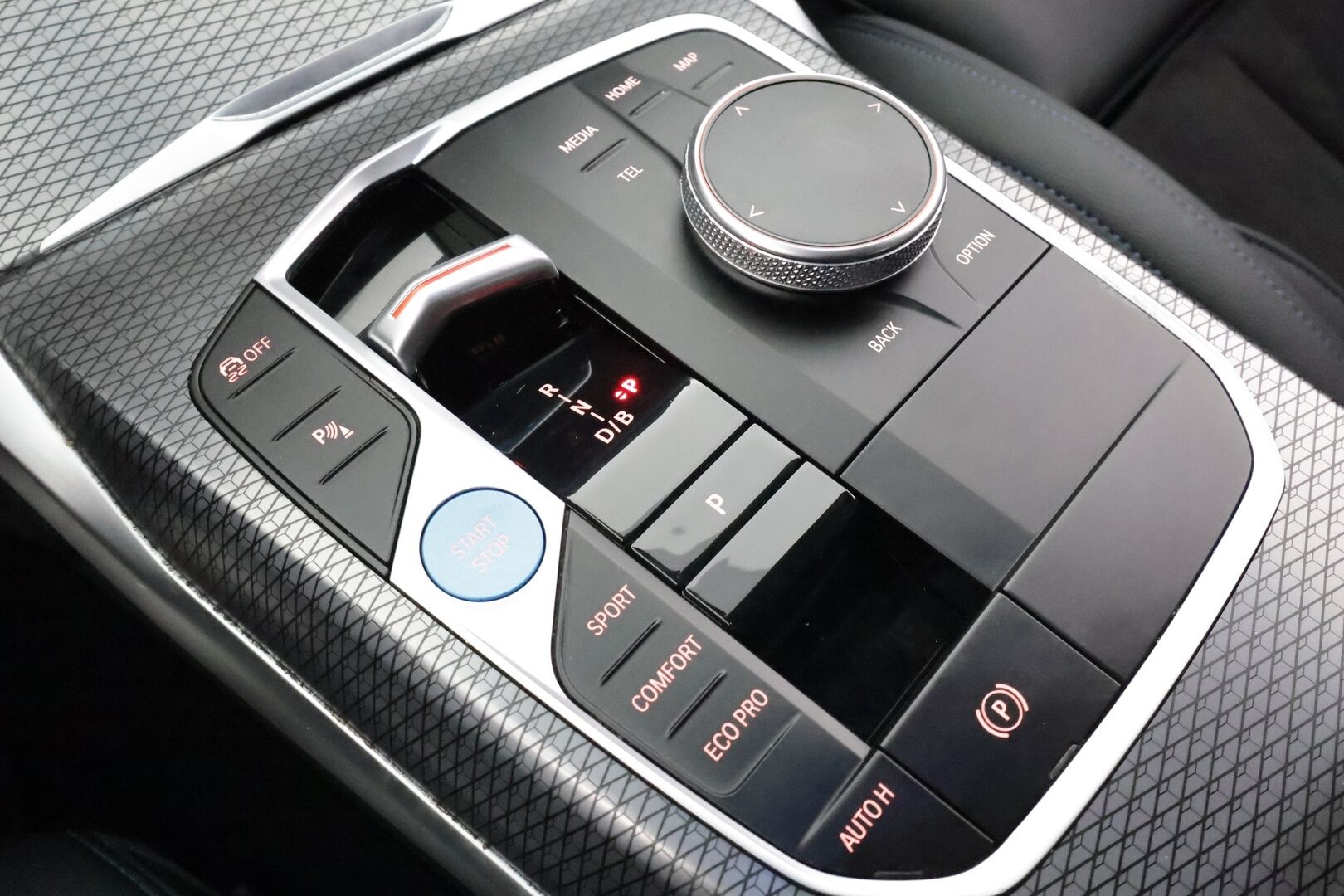 BMW i4 2023 eDrive 35 Charged M-Sport * ACC / HUD / P.kamera / Hifi / Sporttipenkit / LED / Navi / Sähköluukku * - Akku kuntotarkastettu SoH 96,1% 