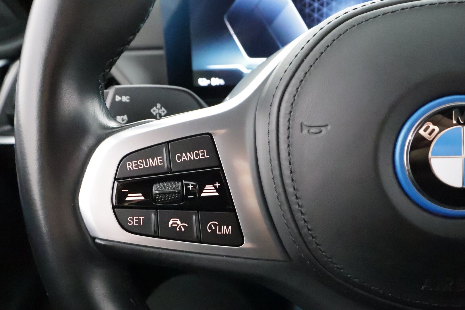 BMW i4 2023 eDrive 35 Charged M-Sport * ACC / HUD / P.kamera / Hifi / Sporttipenkit / LED / Navi / Sähköluukku * - Akku kuntotarkastettu SoH 96,1% 