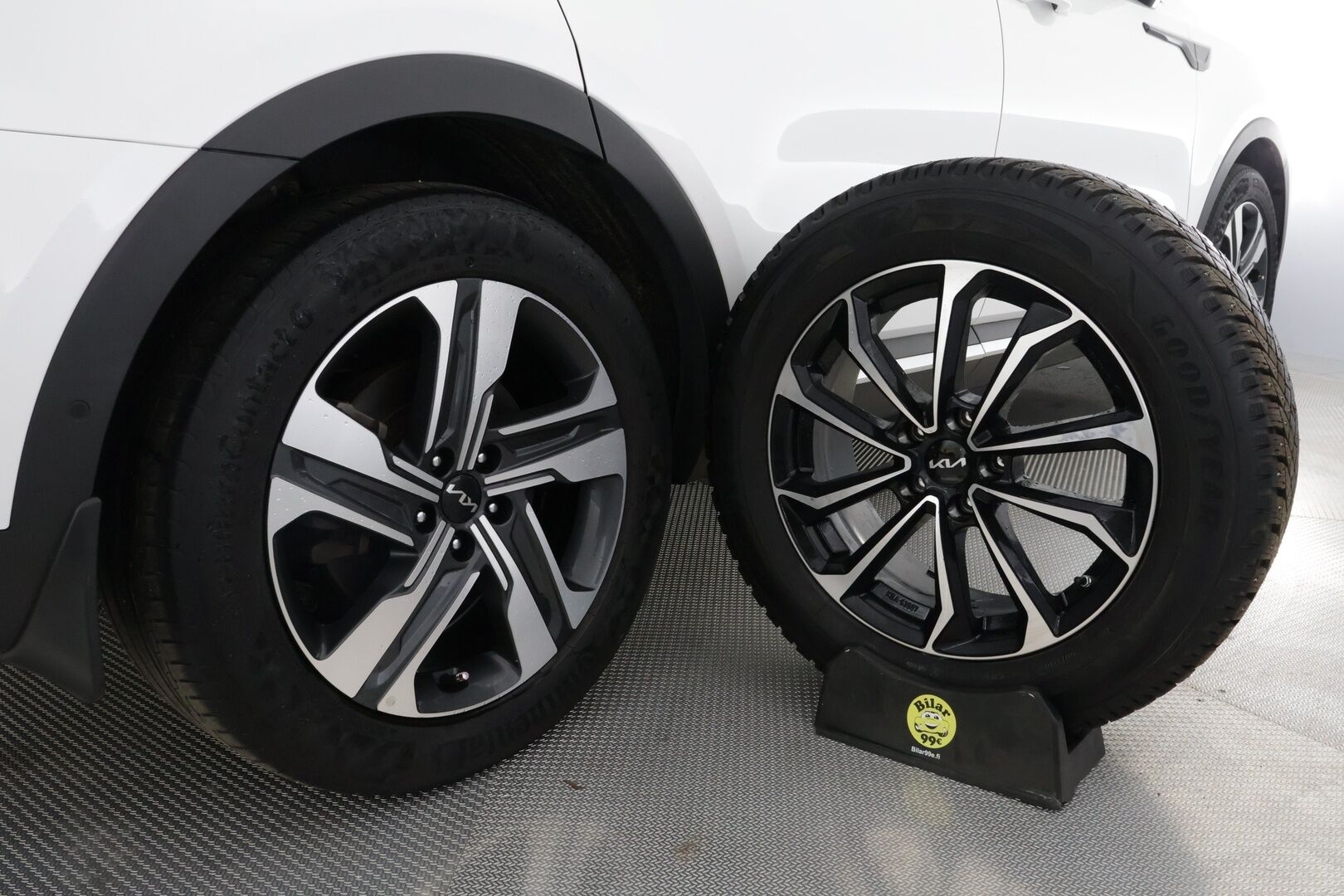 Kia Sorento 2022 1,6 T-GDI Plug-in Hybrid AWD Business Luxury AT 7P - *Merkkihuollot / Nappinahat muistilla ja ilmastoinnilla / Digimittaristo / Hud / bose / 360-kamera / P.kamera / Koukku / S.kontti*