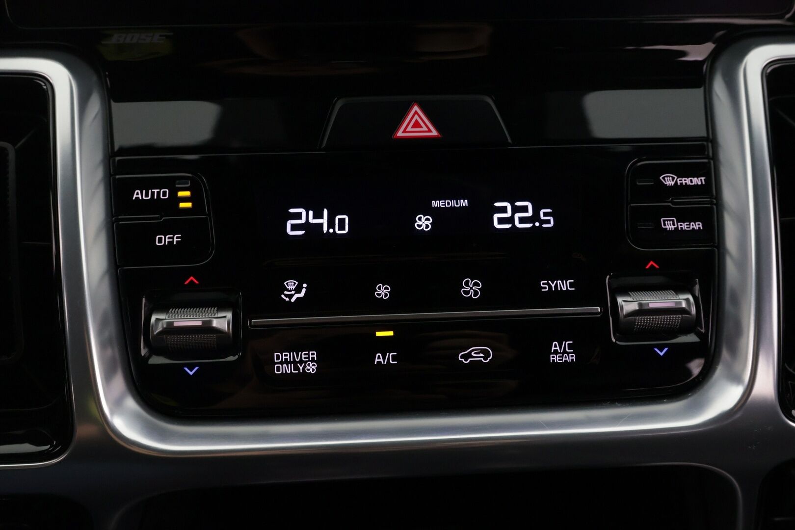 Kia Sorento 2022 1,6 T-GDI Plug-in Hybrid AWD Business Luxury AT 7P - *Merkkihuollot / Nappinahat muistilla ja ilmastoinnilla / Digimittaristo / Hud / bose / 360-kamera / P.kamera / Koukku / S.kontti*
