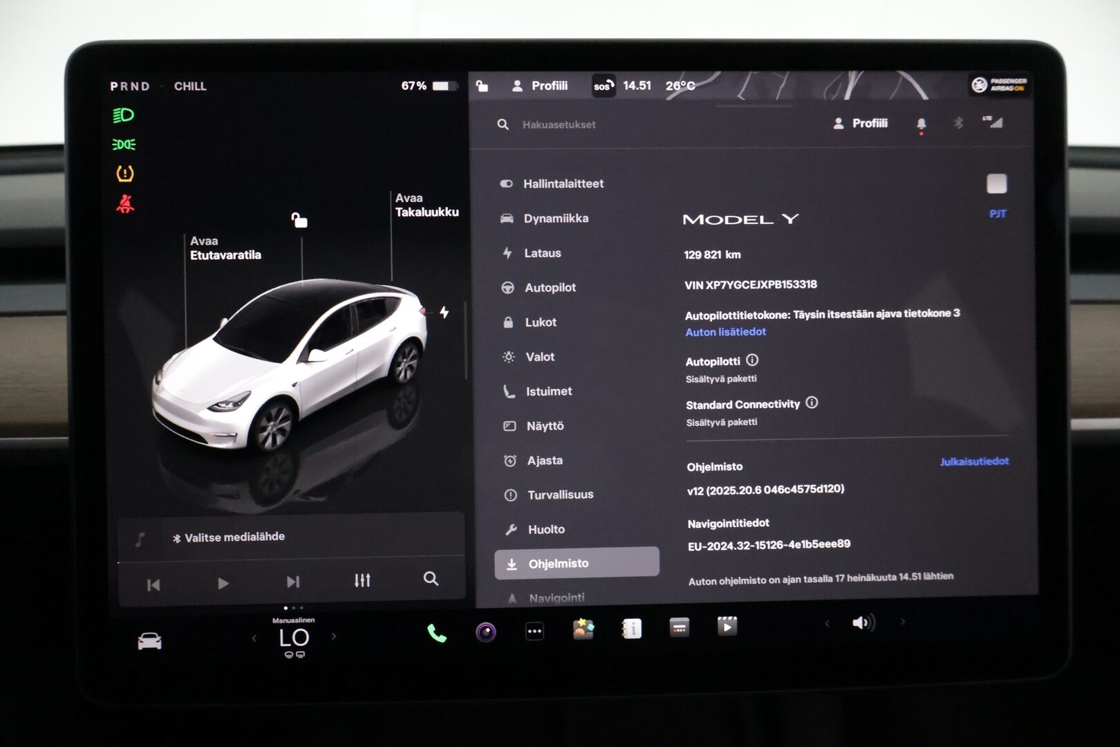 Tesla Model Y 2023 RWD *Autopilot / Lasikatto / AMD Ryzen / Lämpöpumppu / Premium Audio & Connectivity / Koukku / P.Kamerat / LED / Navi * - ALV-vähennyskelpoinen Model Y Tesla 2x vanteilla