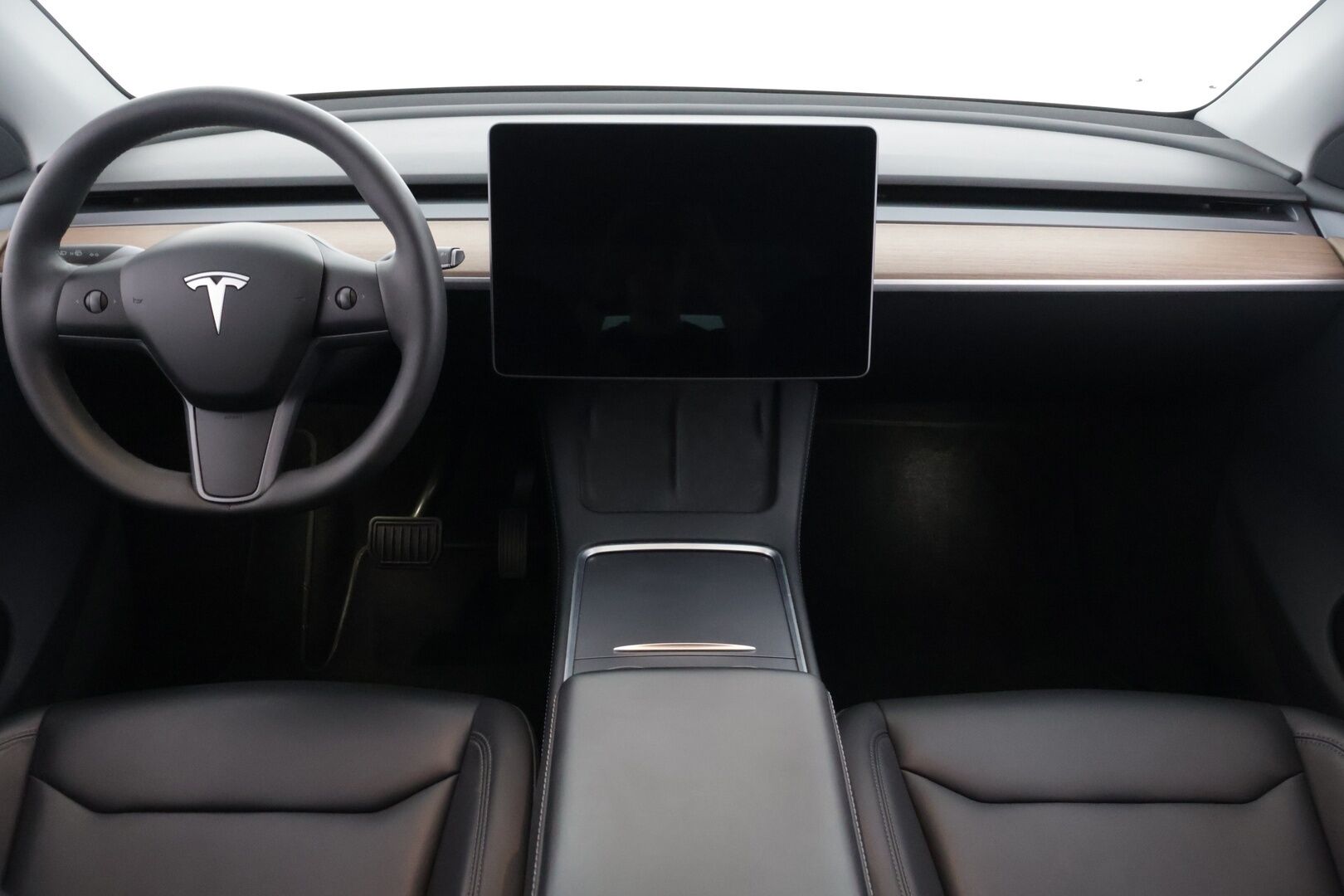 Tesla Model Y 2023 RWD *Autopilot / Lasikatto / AMD Ryzen / Lämpöpumppu / Premium Audio & Connectivity / Koukku / P.Kamerat / LED / Navi * - ALV-vähennyskelpoinen Model Y Tesla 2x vanteilla