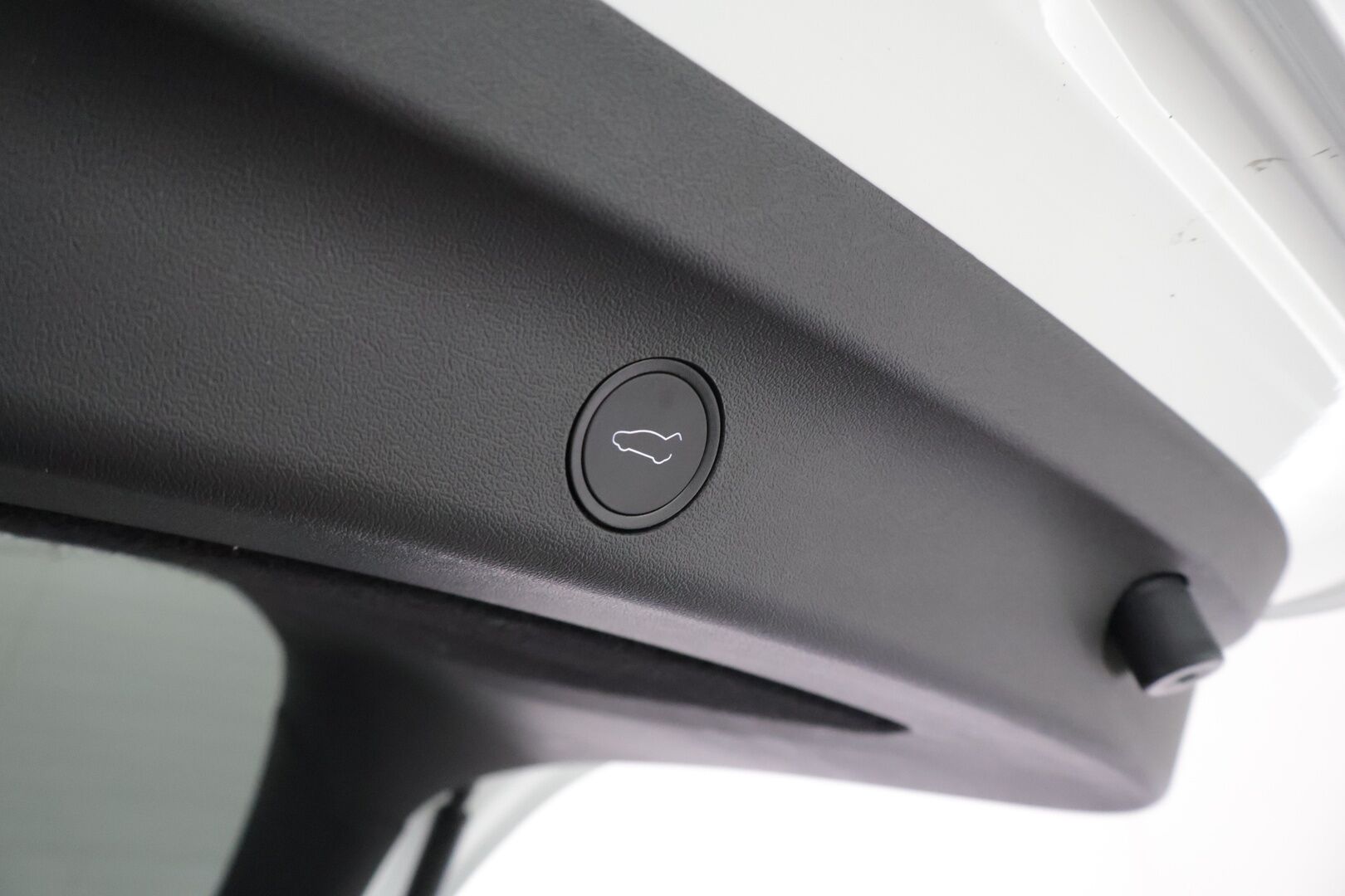 Tesla Model Y 2023 RWD *Autopilot / Lasikatto / AMD Ryzen / Lämpöpumppu / Premium Audio & Connectivity / Koukku / P.Kamerat / LED / Navi * - ALV-vähennyskelpoinen Model Y Tesla 2x vanteilla