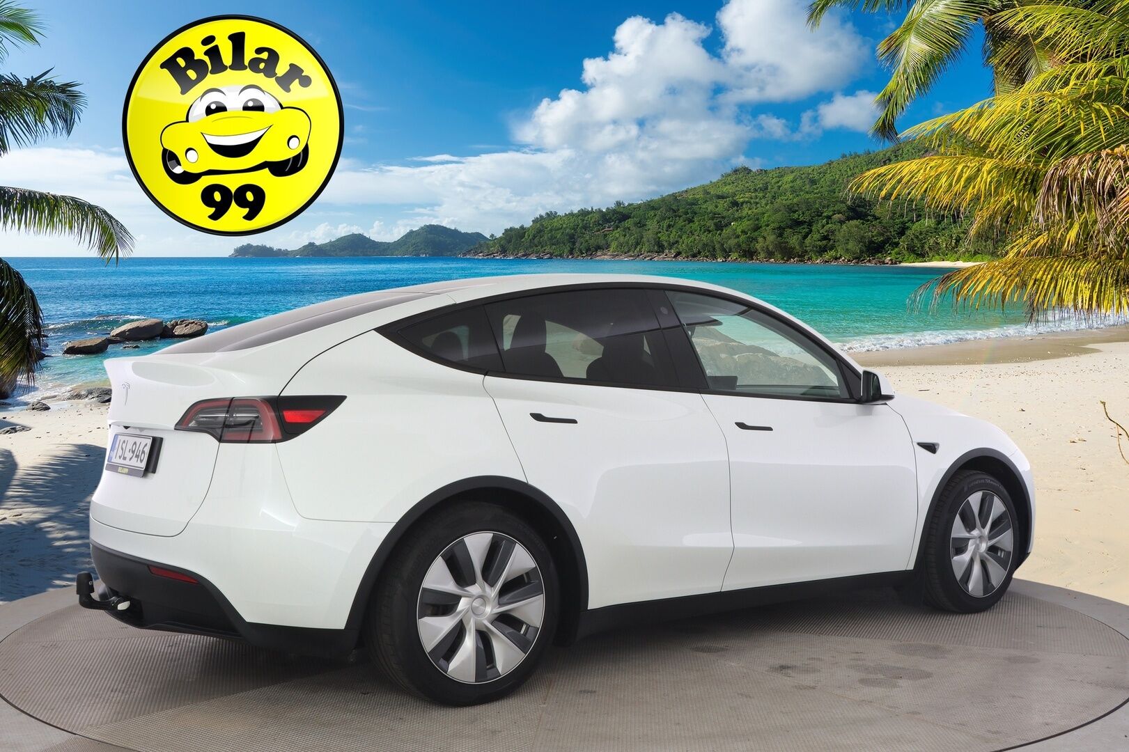 Tesla Model Y 2023 RWD *Autopilot / Lasikatto / AMD Ryzen / Lämpöpumppu / Premium Audio & Connectivity / Koukku / P.Kamerat / LED / Navi * - ALV-vähennyskelpoinen Model Y Tesla 2x vanteilla