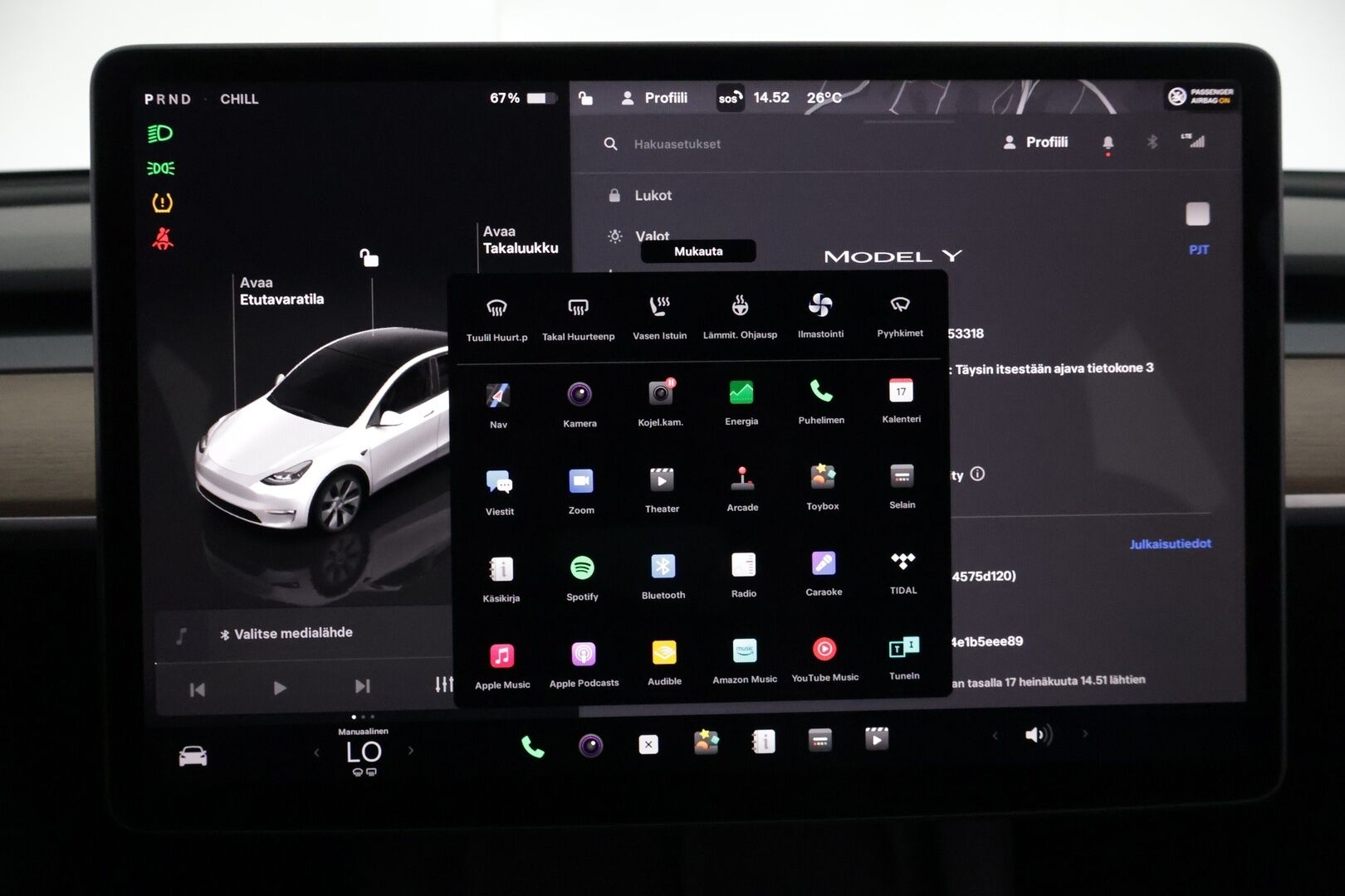Tesla Model Y 2023 RWD *Autopilot / Lasikatto / AMD Ryzen / Lämpöpumppu / Premium Audio & Connectivity / Koukku / P.Kamerat / LED / Navi * - ALV-vähennyskelpoinen Model Y Tesla 2x vanteilla